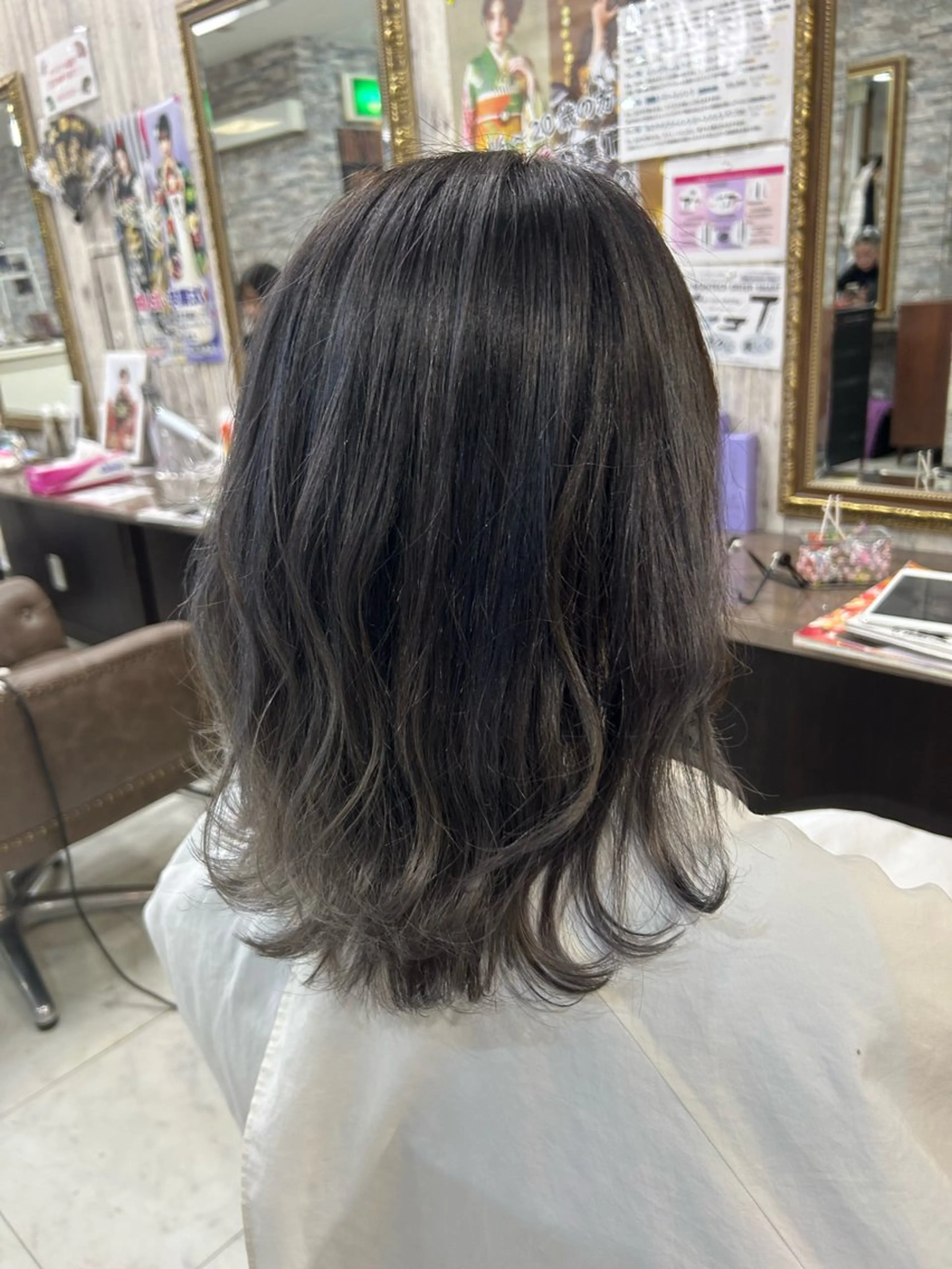 ミディアム カラー カット ヘアカラー トリートメント ハイトーン Arphyのヘアスタイル