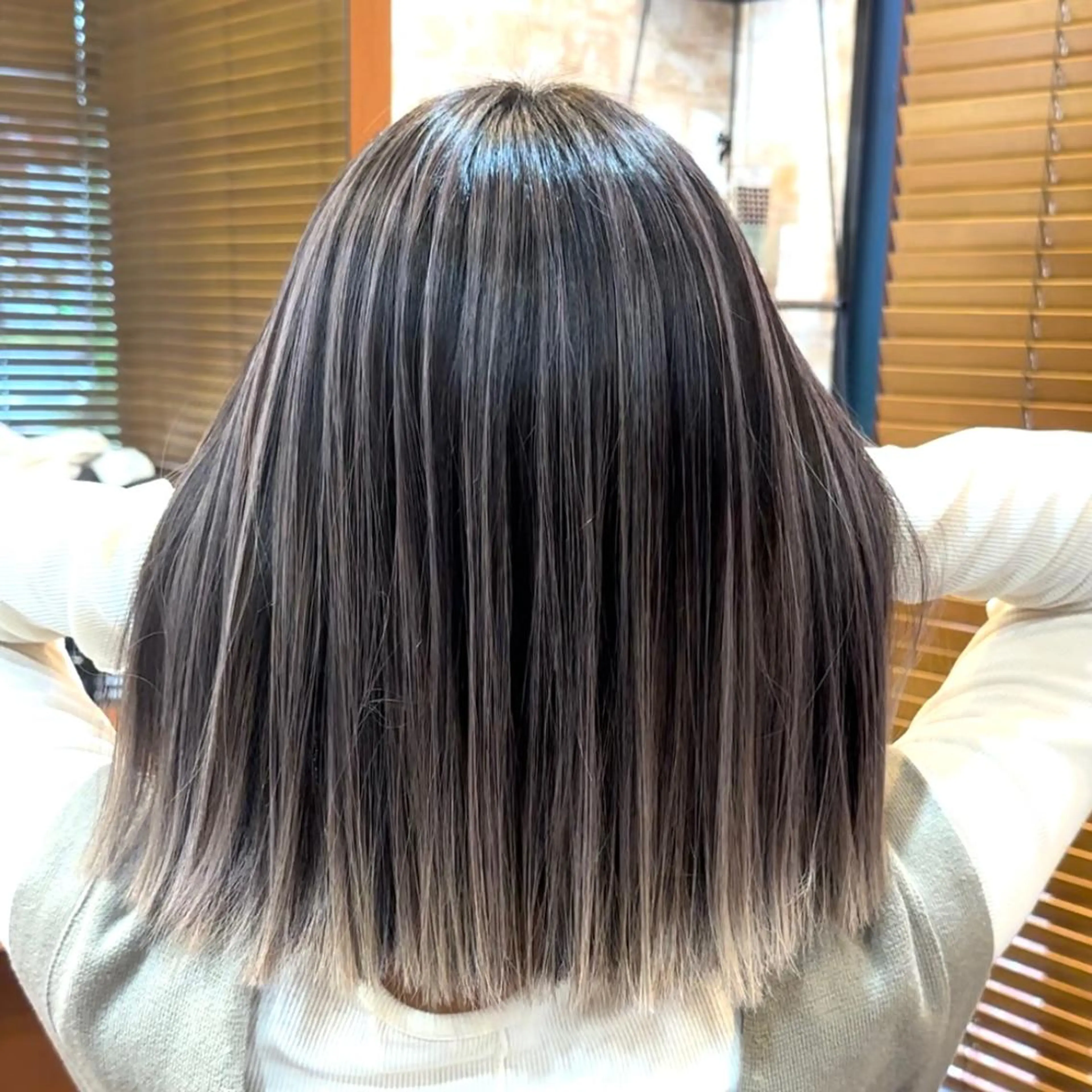 ミディアム カラー バレイヤージュ レイヤーカット 小川 修平のヘアスタイル