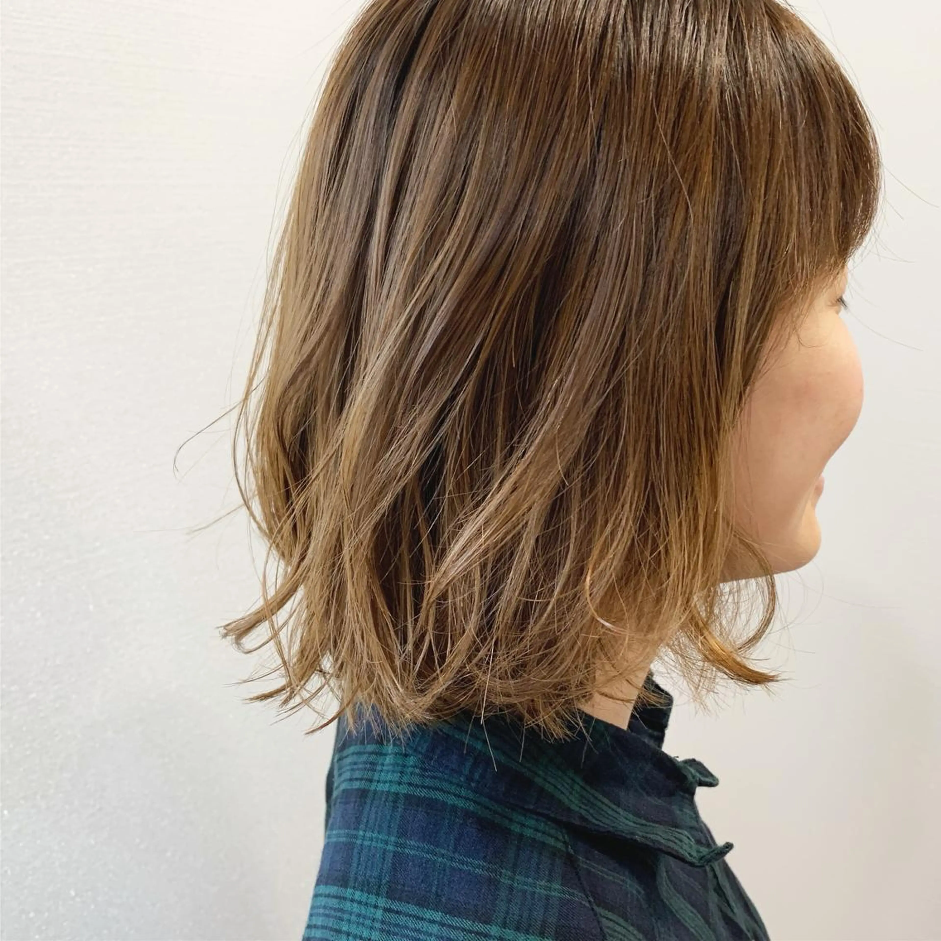 ミディアム カラー ベージュカラー ミルクティーベージュ ヘアカラー トリートメント 【Uneユヌ】菊地 春那のヘアスタイル