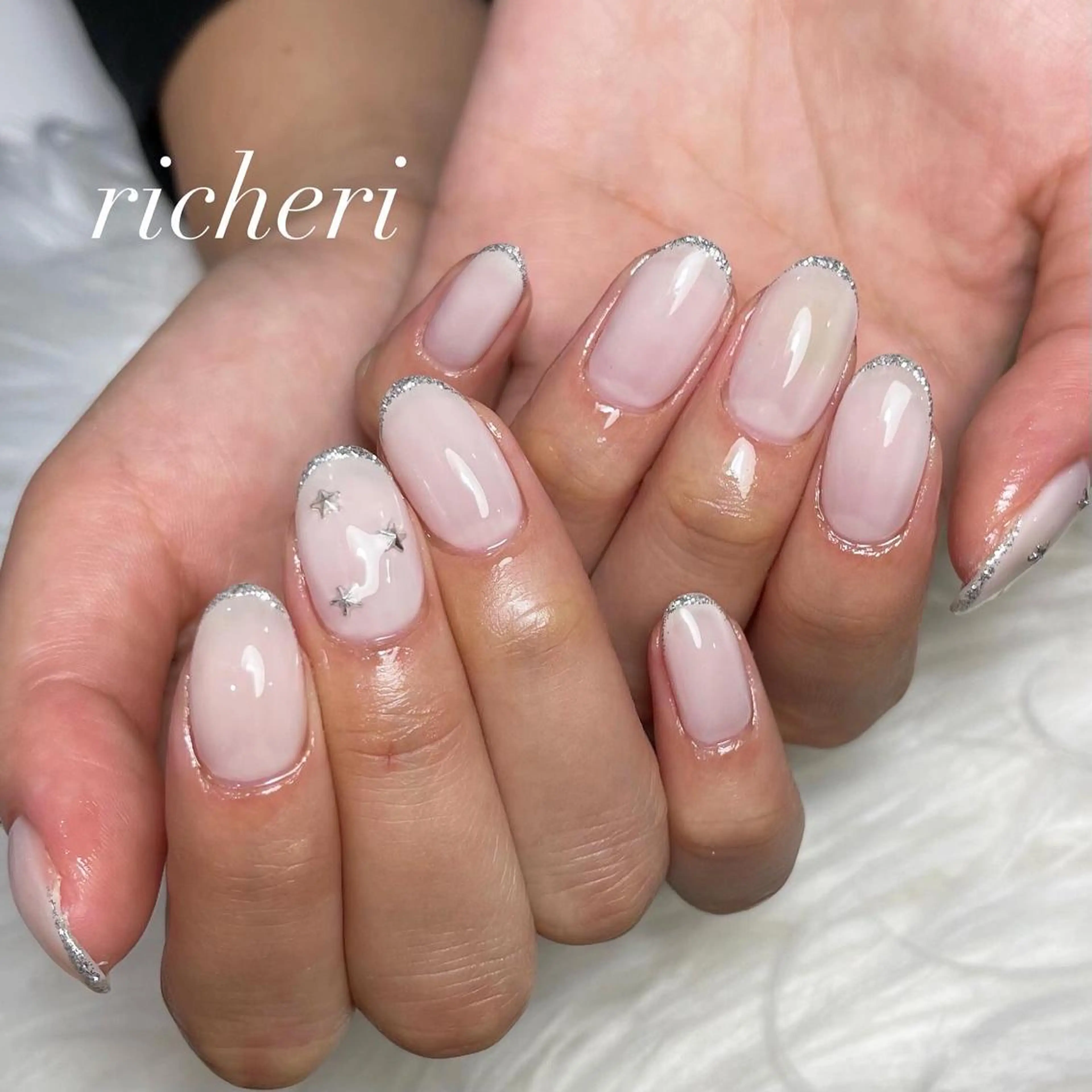 ミディアム ネイル 韓国風ヘア アートネイル フレンチネイル ジェルネイル ガラスフレンチ richeri beautyのエステ・リラクイメージ