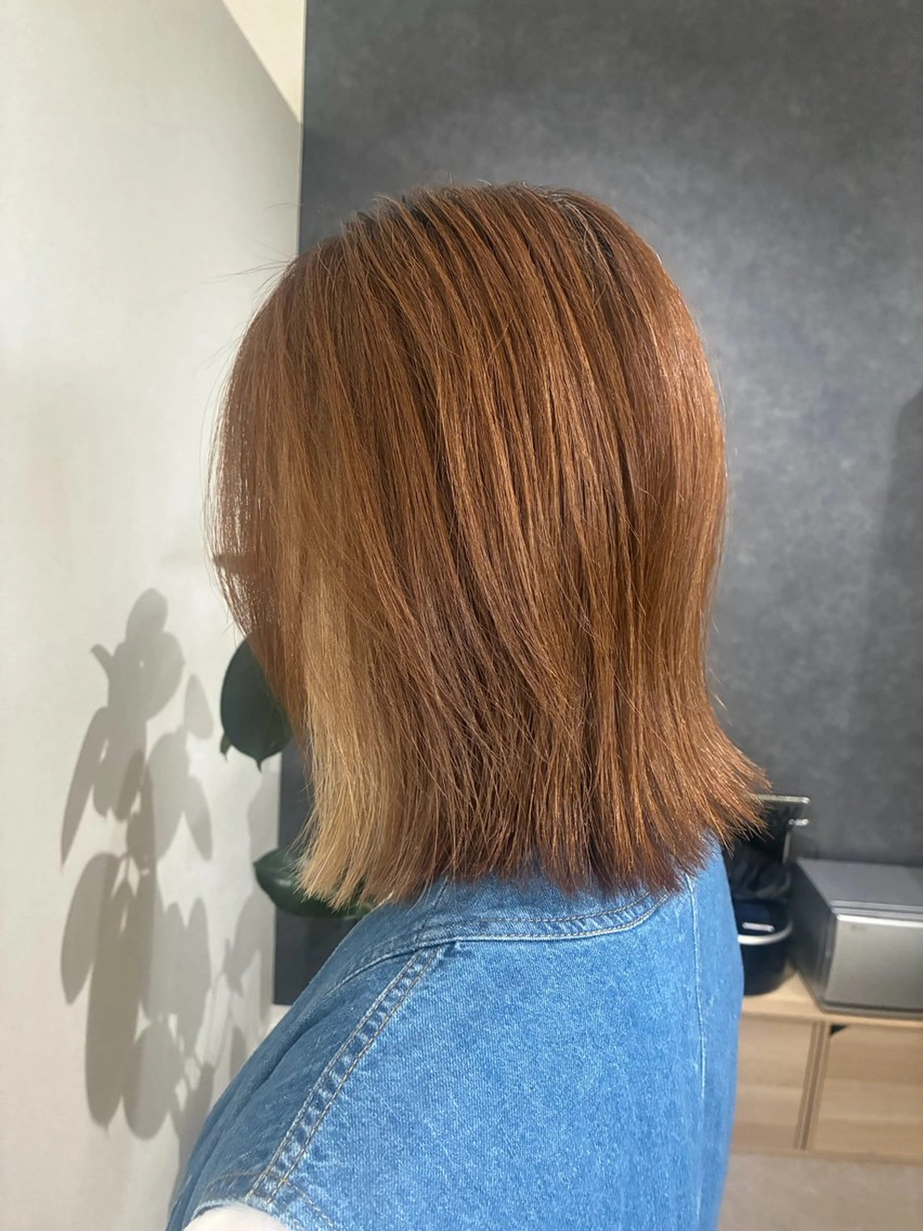 ミディアム カット ヘアカラー Re room. 女性スタイリストのヘアスタイル