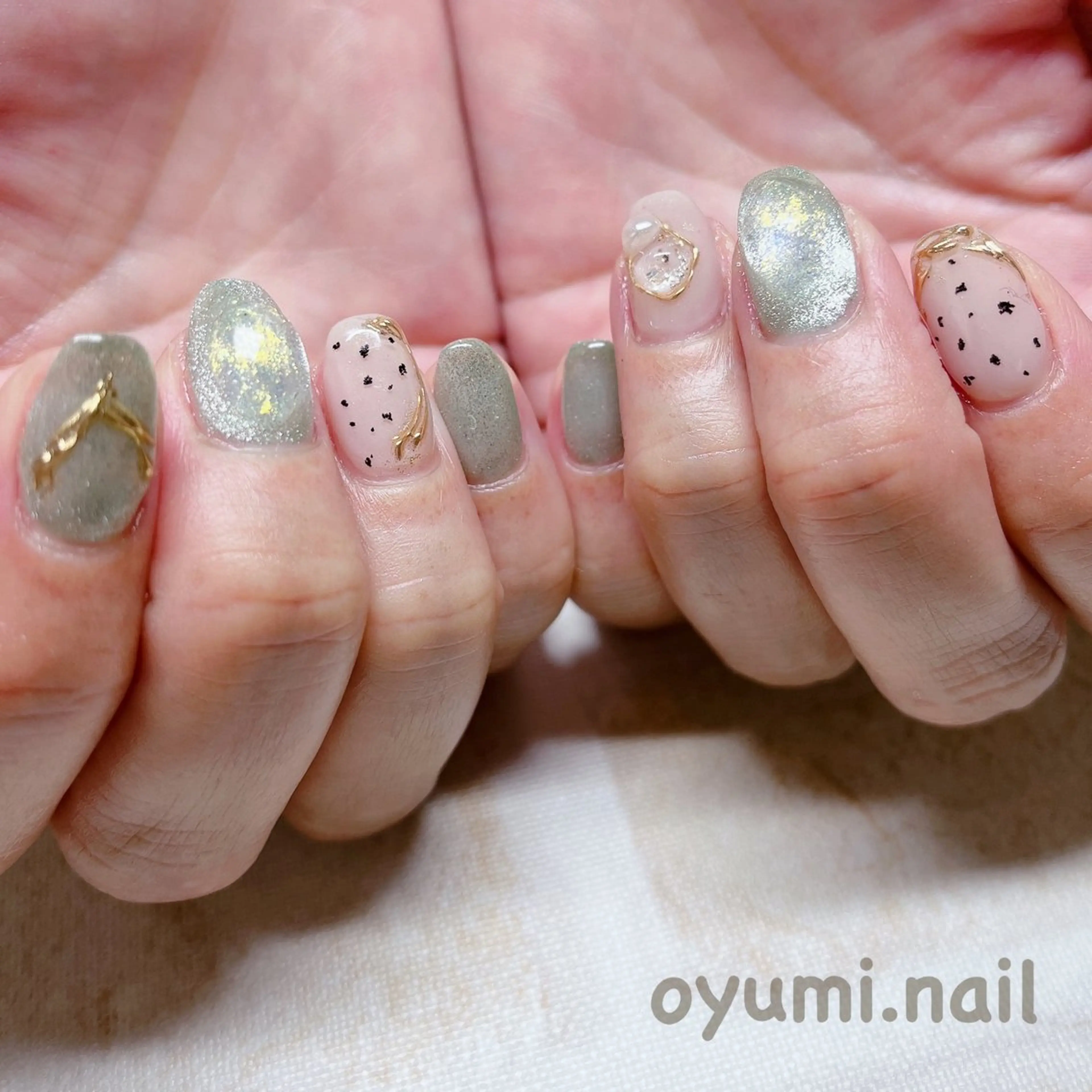 ネイル グリーン ニュアンスネイル ハンドネイル takanashi yumiのネイルデザイン