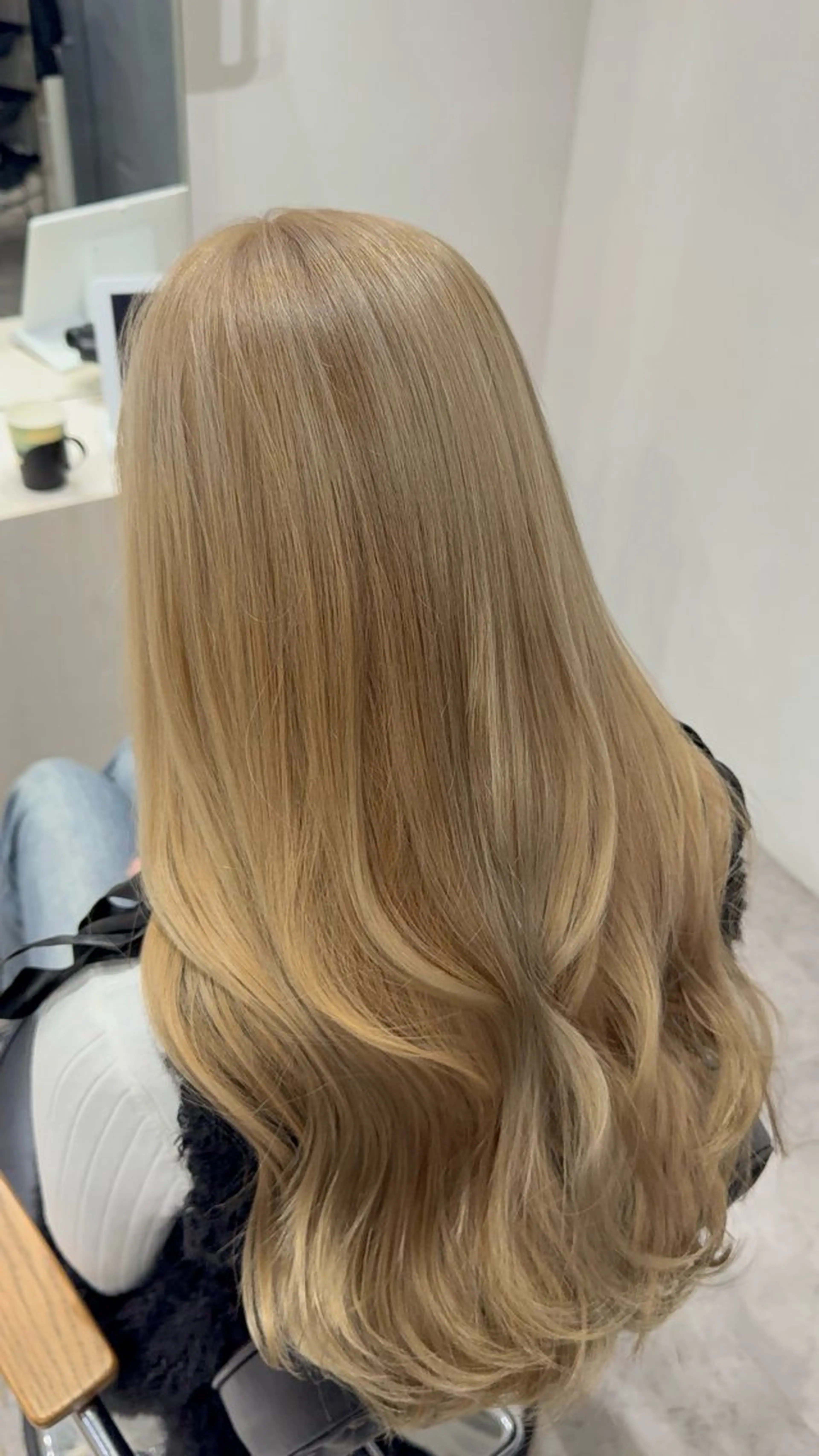 ロング カラー ベージュカラー ホワイトベージュ soyon 心斎橋店のヘアスタイル