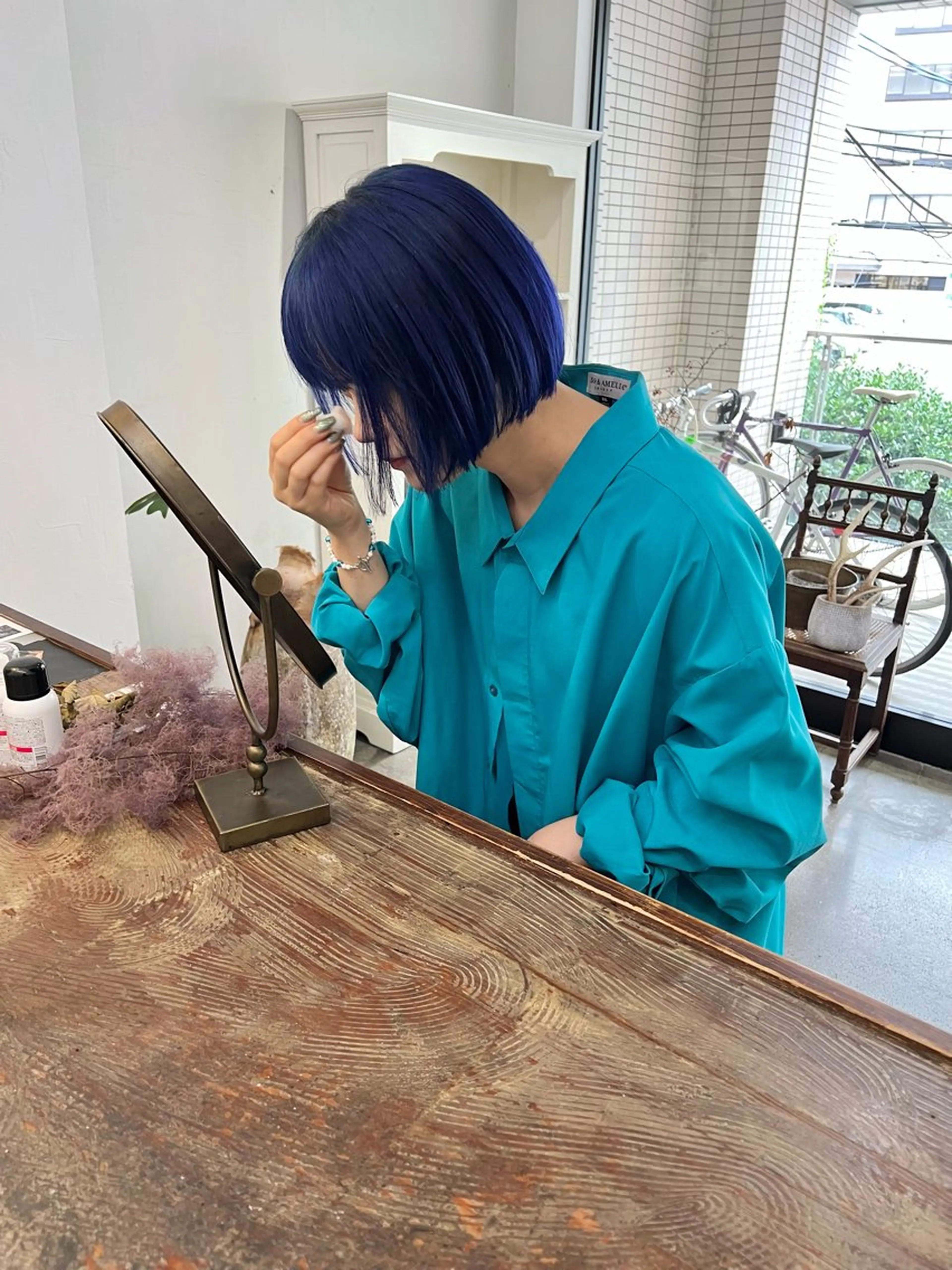 ショート カラー 黒髪 ブリーチ ブルーカラー ブルーパープル ブルーブラック カット ヘアカラー 千葉 郁也のヘアスタイル