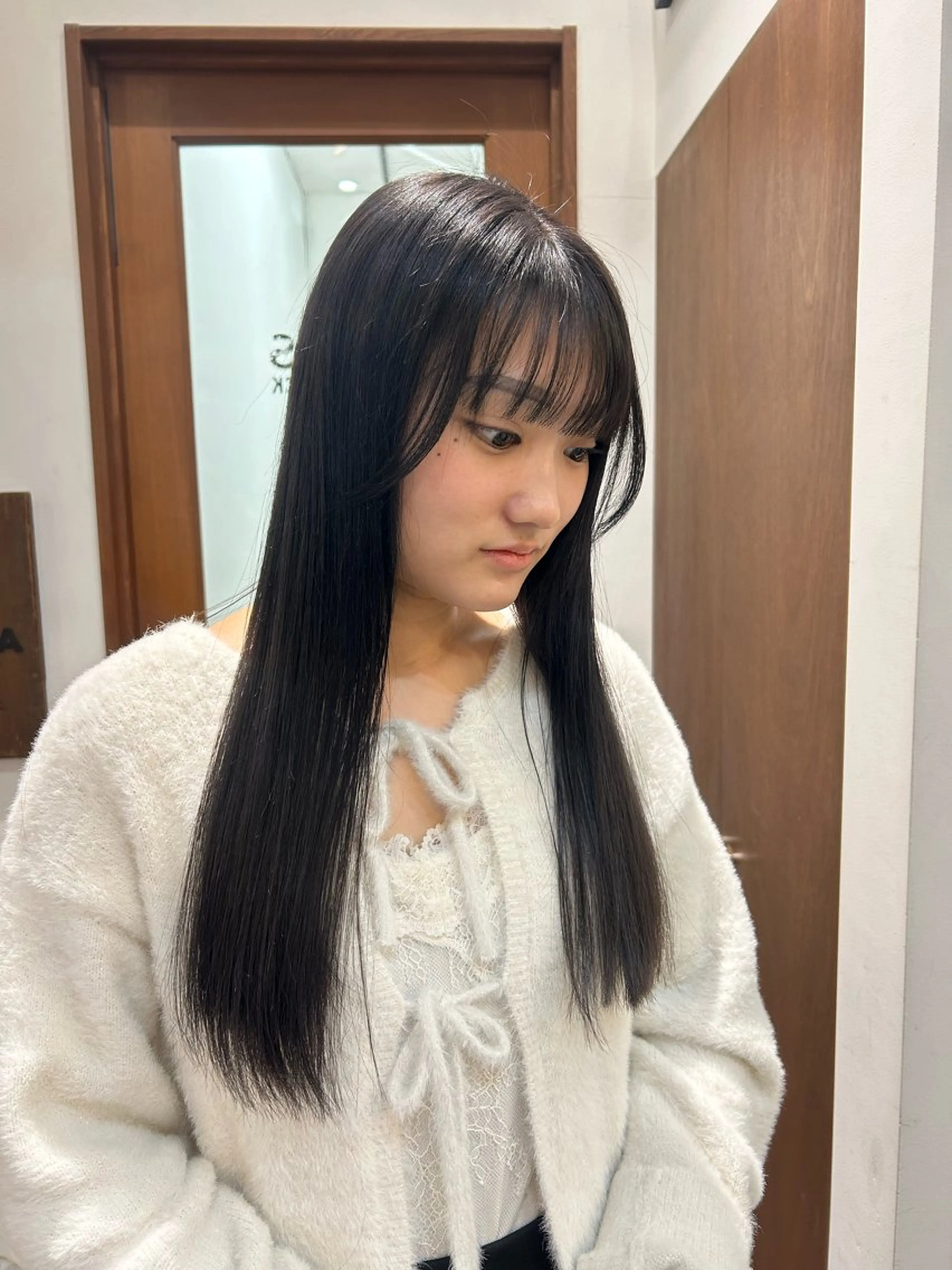 ロング カラー グレージュ アイスグレージュ ROUIS/ mioのヘアスタイル