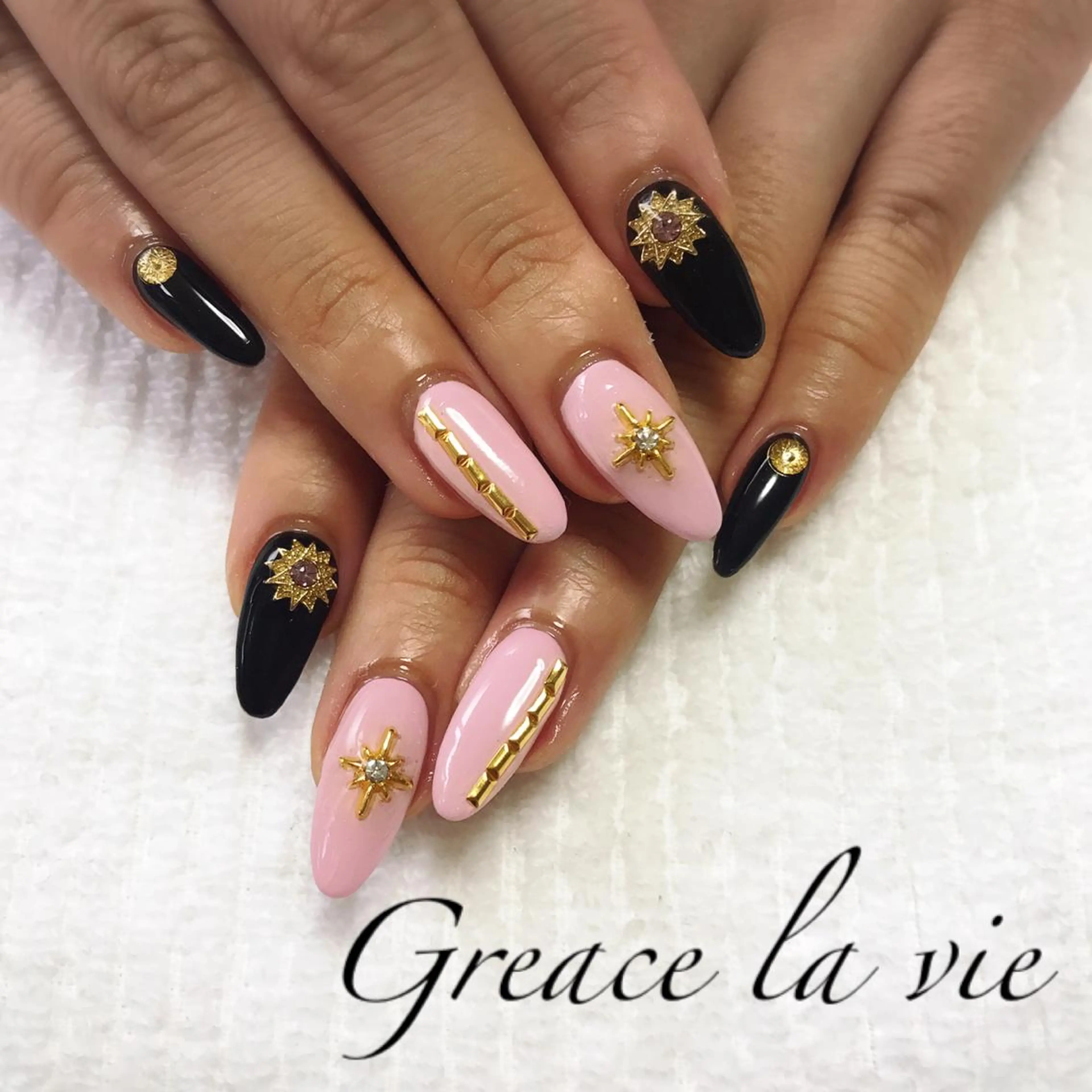 ロング カラー パーマ ヘアアレンジ キッズ ネイル マツエク・マツパ Greace  la vieのネイルデザイン