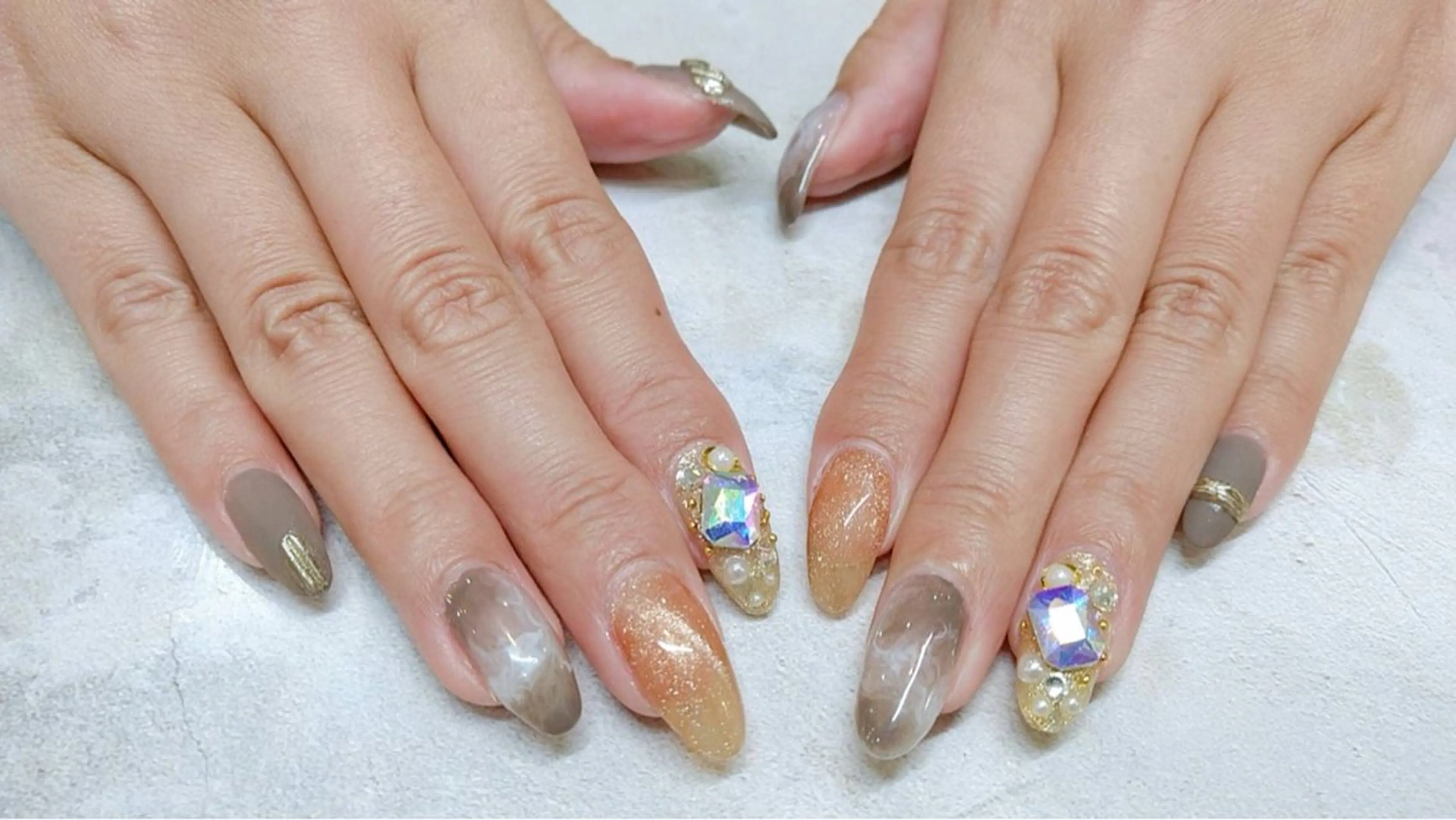 ネイル ストーンネイル Ritzy nailのネイルデザイン
