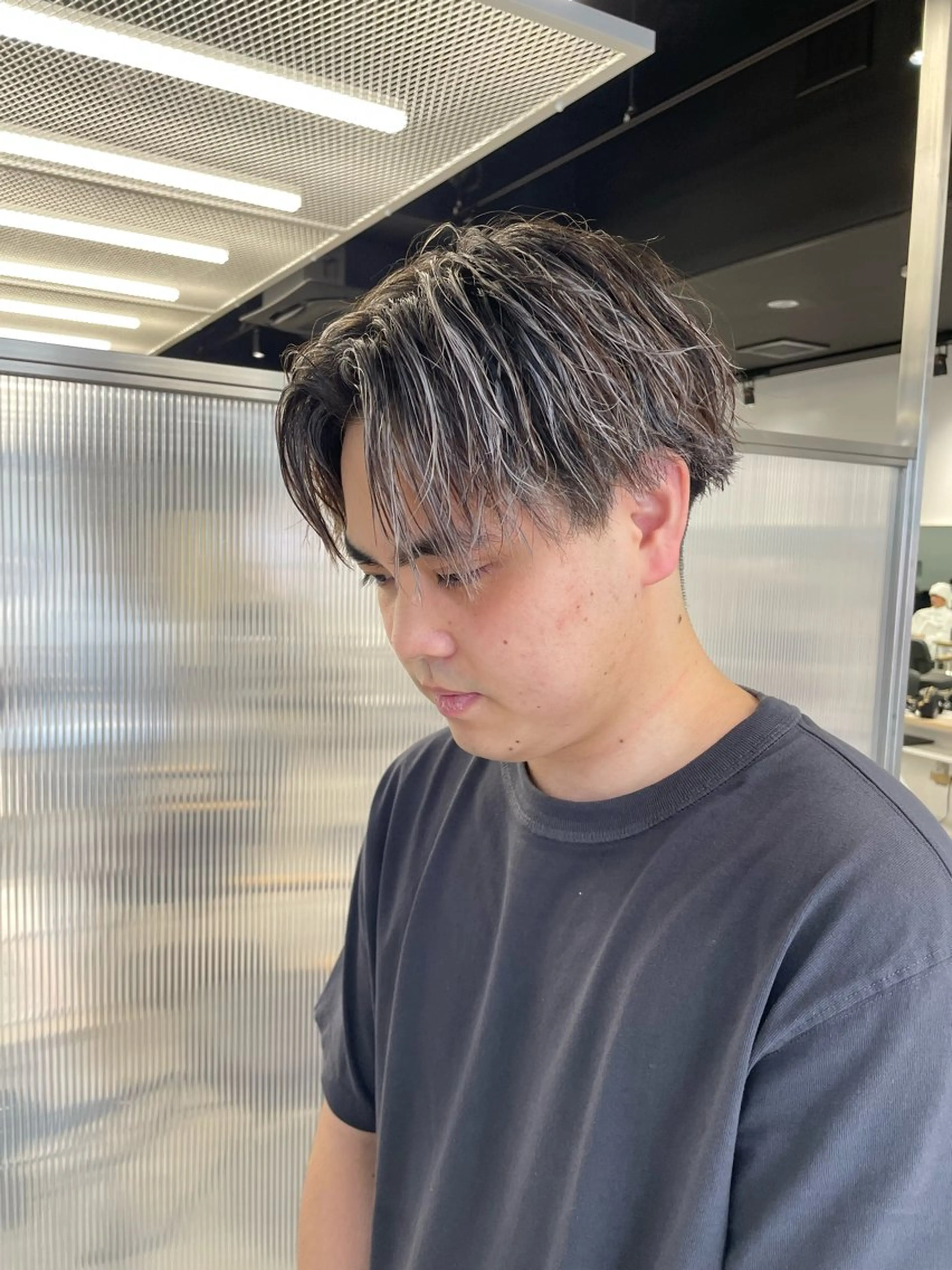 ショート カラー パーマ メンズ メンズメッシュ メンズパーマ メンズツイストパーマ 波巻きパーマ メッシュ カット ヘアカラー パーマ フェザーショート⚡️ REONのヘアスタイル