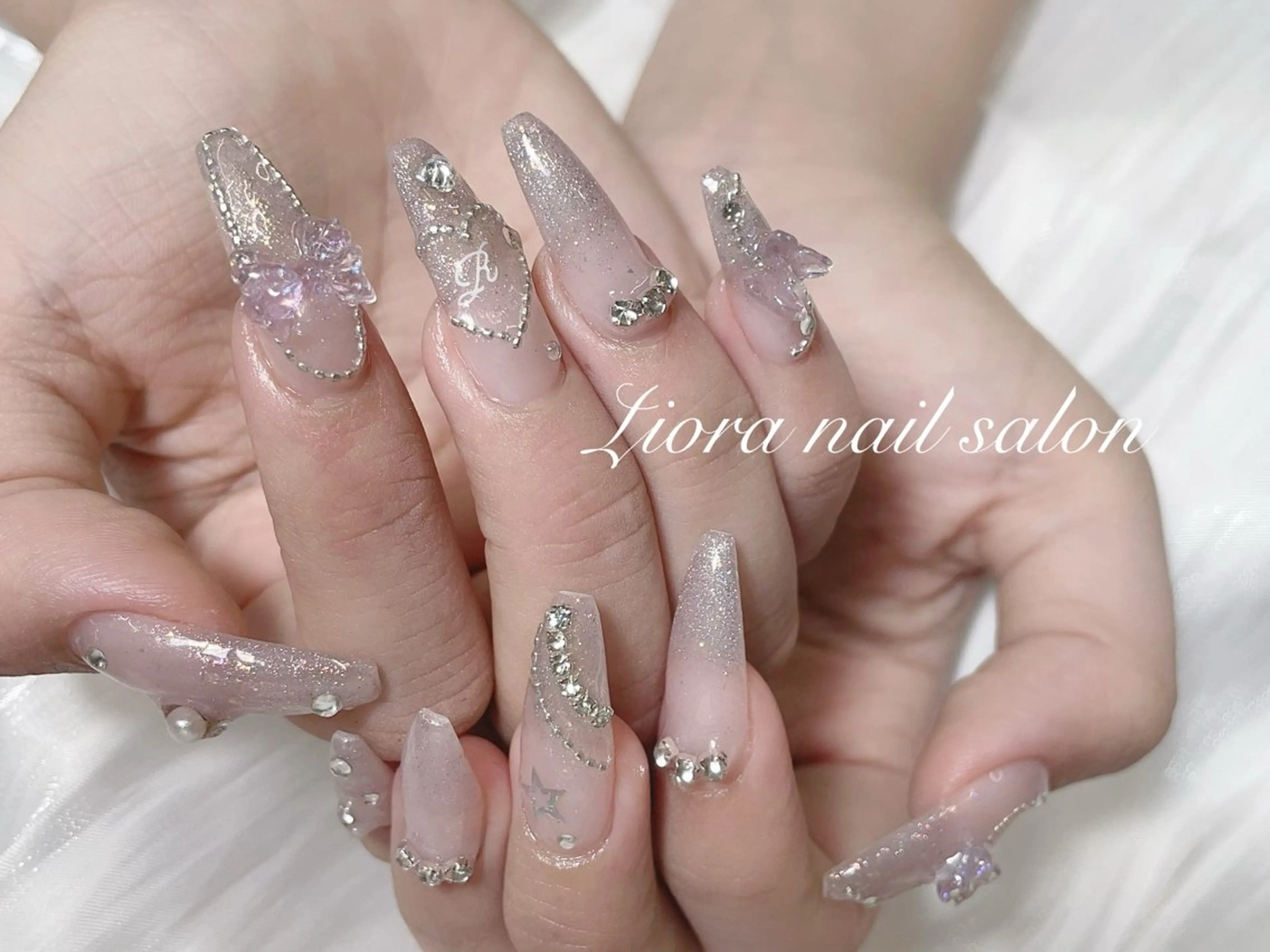 ネイル フレンチネイル ジェルネイル ガーリー グラデーション キラキラネイル ハンドネイル Liora nail スカルプ専門店のネイルデザイン