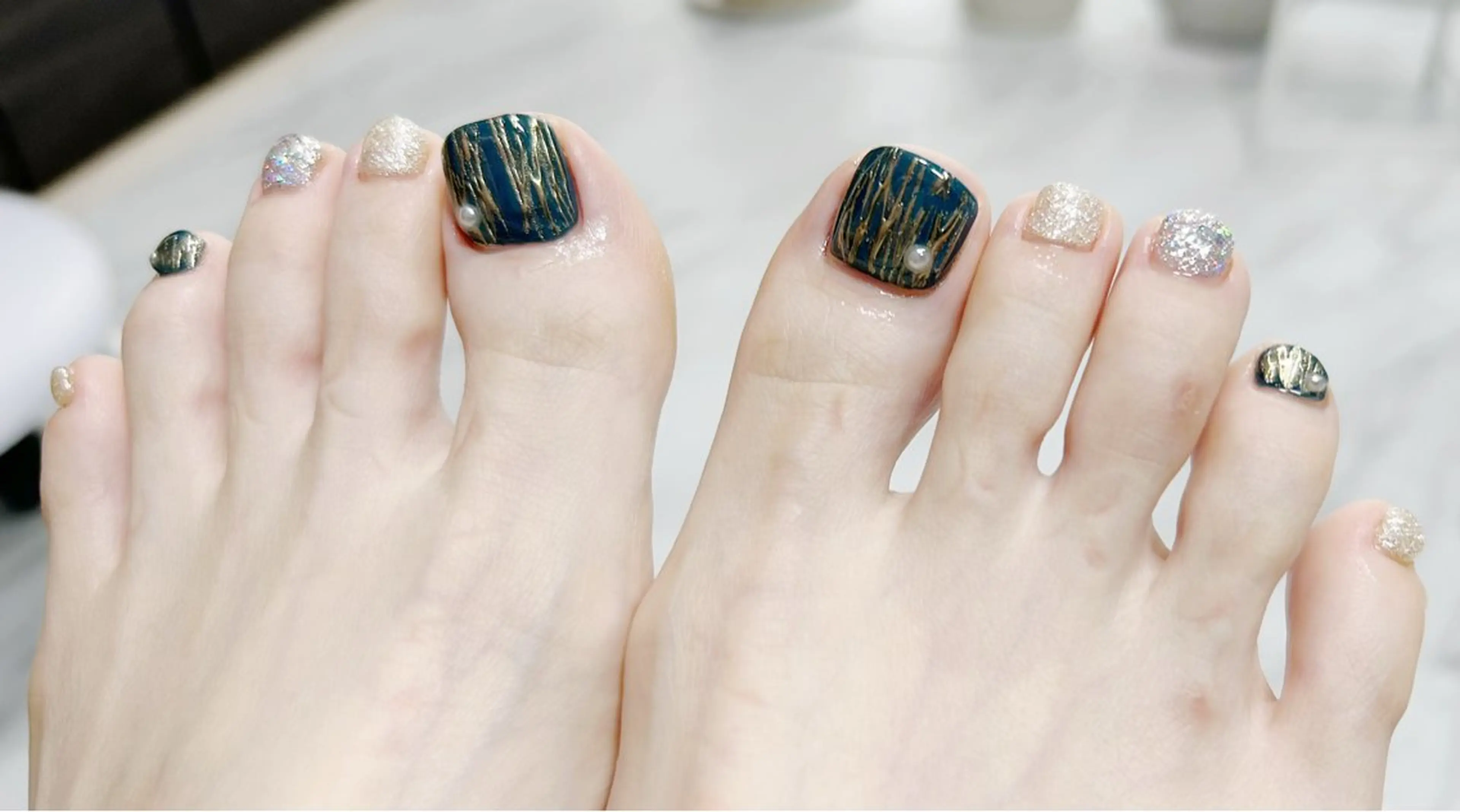 ネイル アートネイル オーロラネイル カジュアル フラッシュネイル フットネイル フットネイル Nanala. LUNAのネイルデザイン