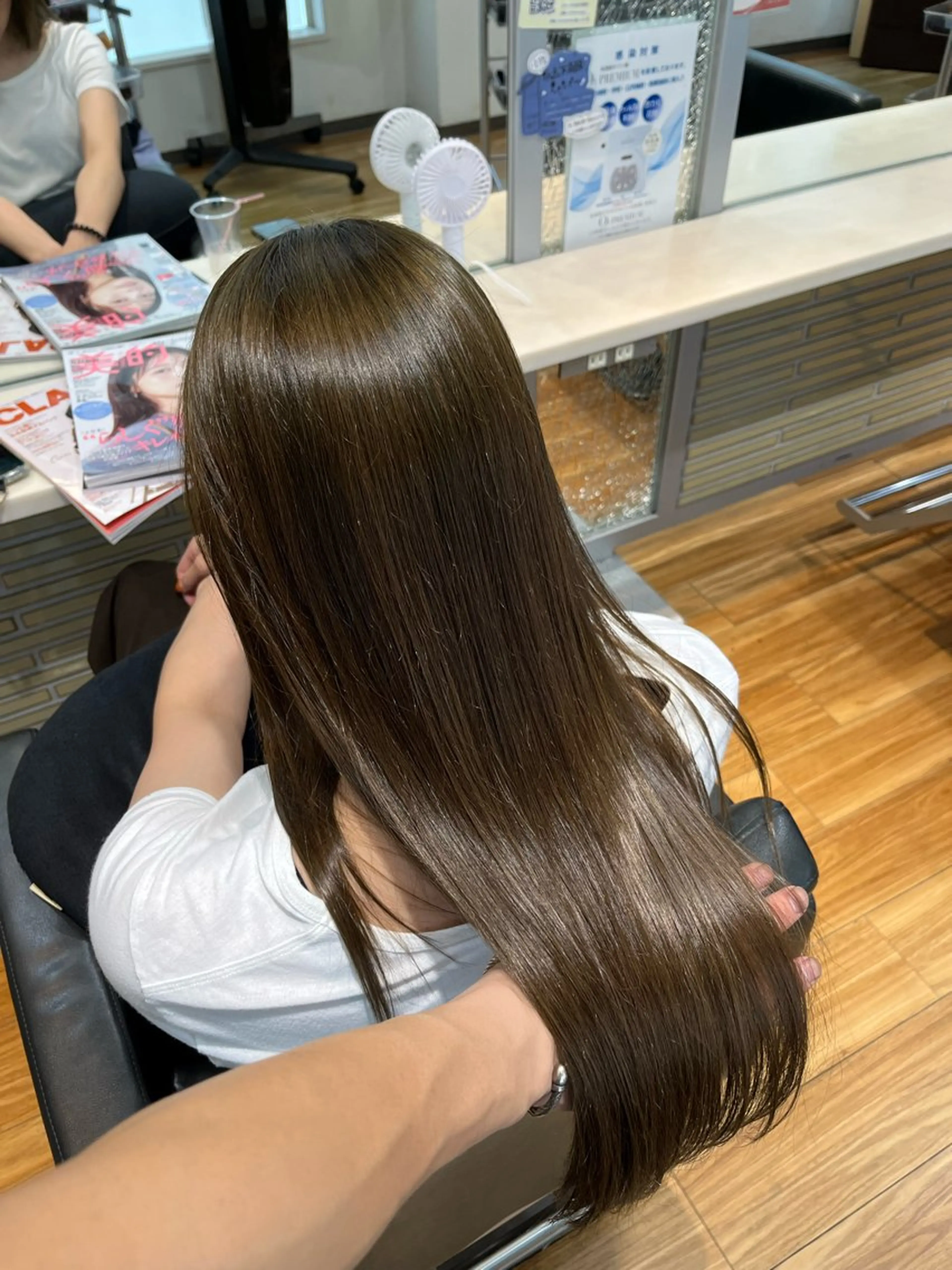 セミロング カラー ブラウンカラー 透明感カラー 土井 祐之介のヘアスタイル