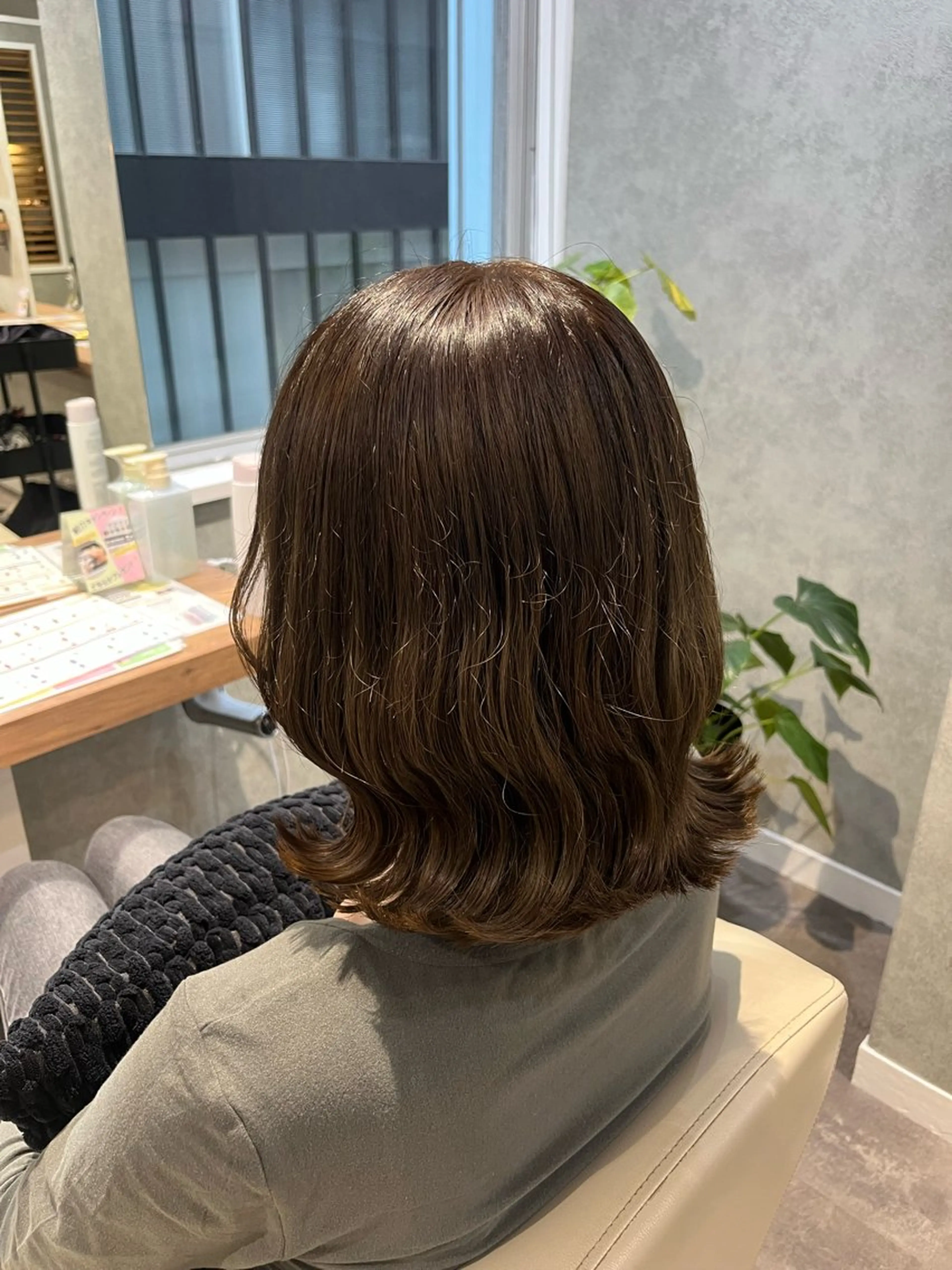 ミディアム カット ヘアカラー トリートメント 暖色カラー/パラッと Bob/モエのヘアスタイル