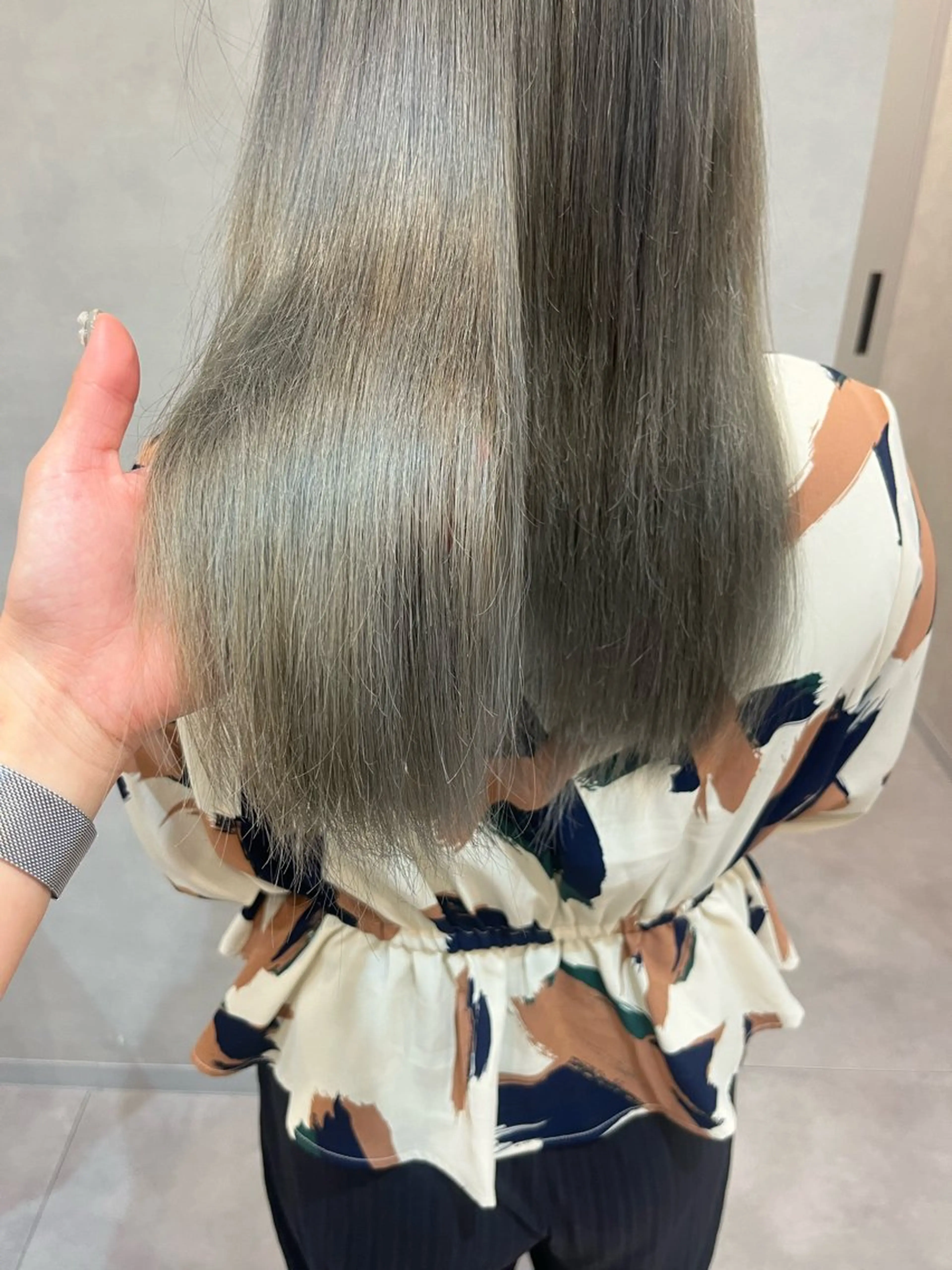 カラー グレージュ オリーブグレージュ オリーブグレー 心美/ブリーチなし 透明感カラーのヘアスタイル