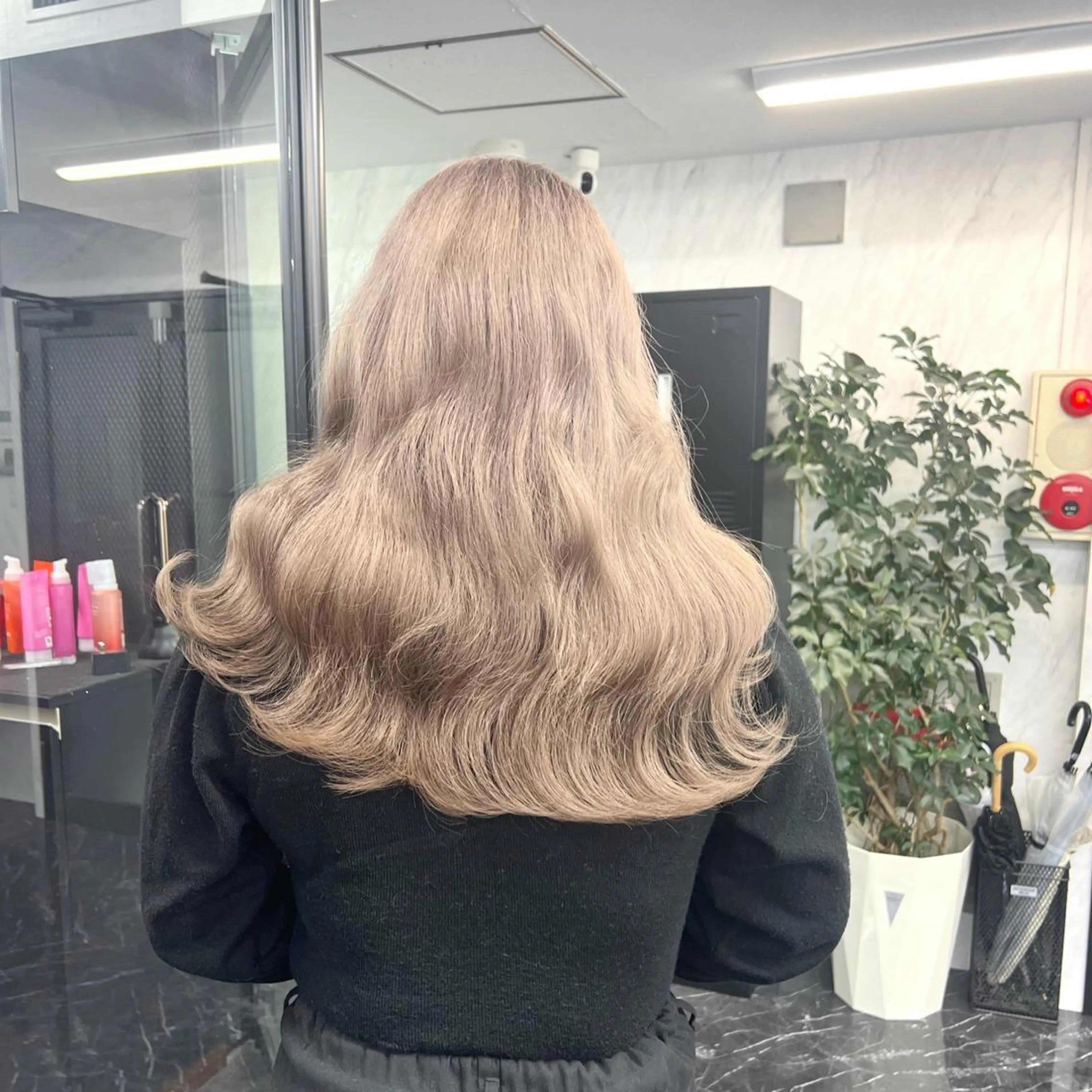 ロング カラー シールエクステ ハイトーンカラー エクステ シールエクステ特化 ハイトーン、NANAのヘアスタイル