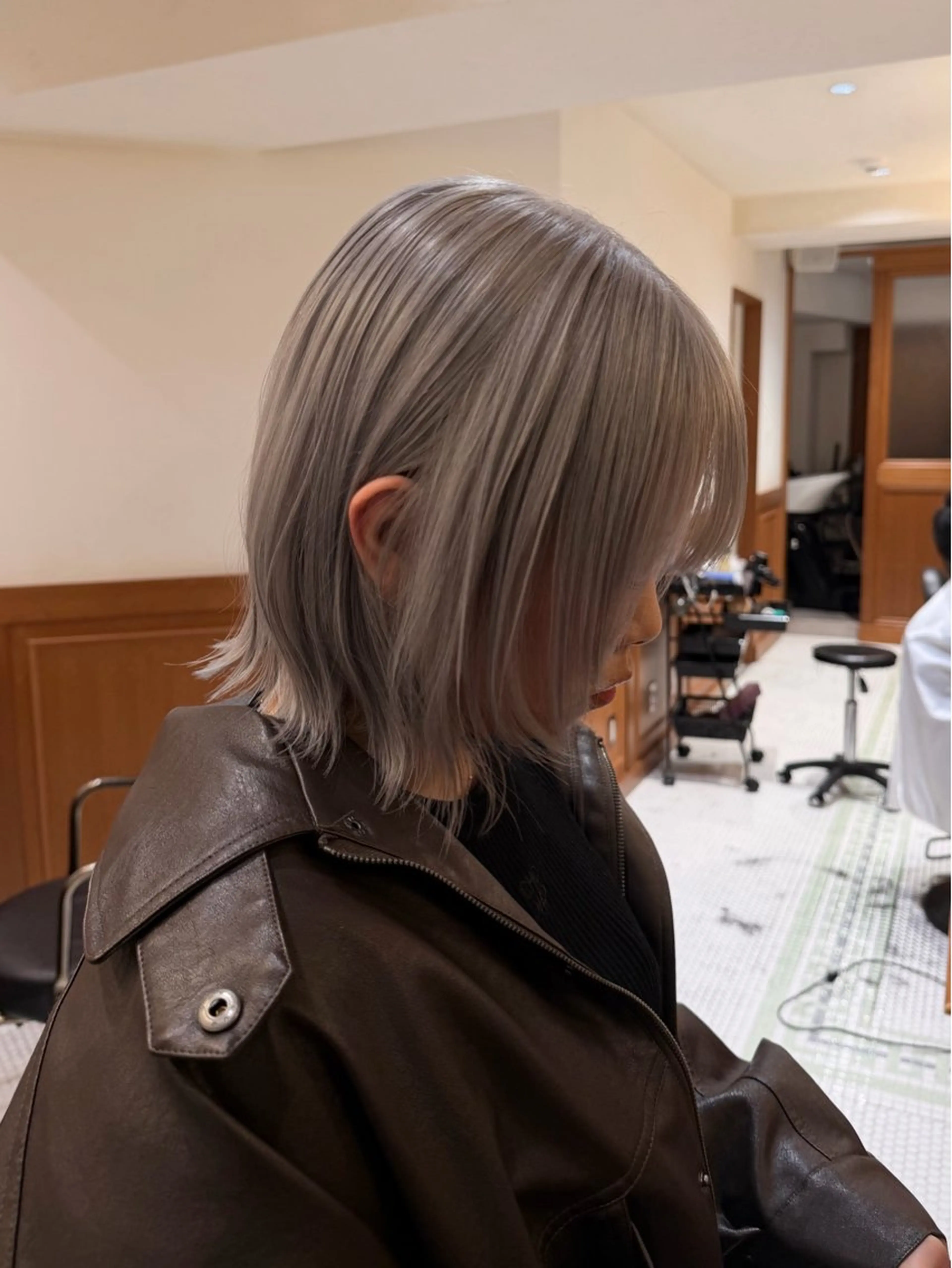 ミディアム カラー グレージュ ヘアカラー rin🩰ハイトーン /レディースパーマのヘアスタイル