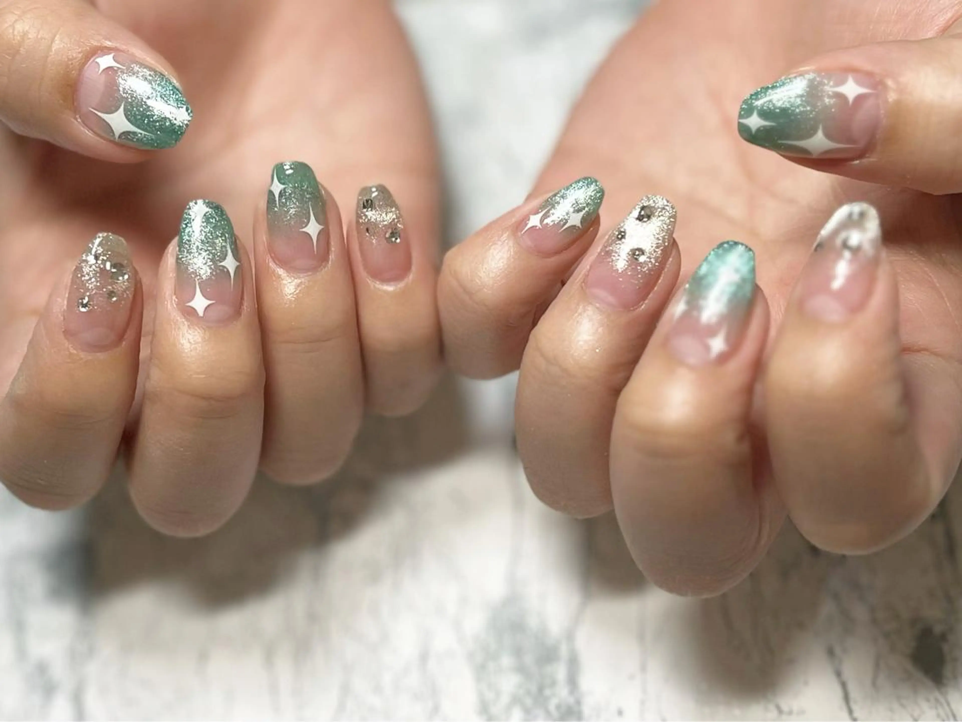 ネイル フットネイル グリーン ニュアンスネイル シンプルネイル 春ネイル nail fufla ♡yamane♡のネイルデザイン
