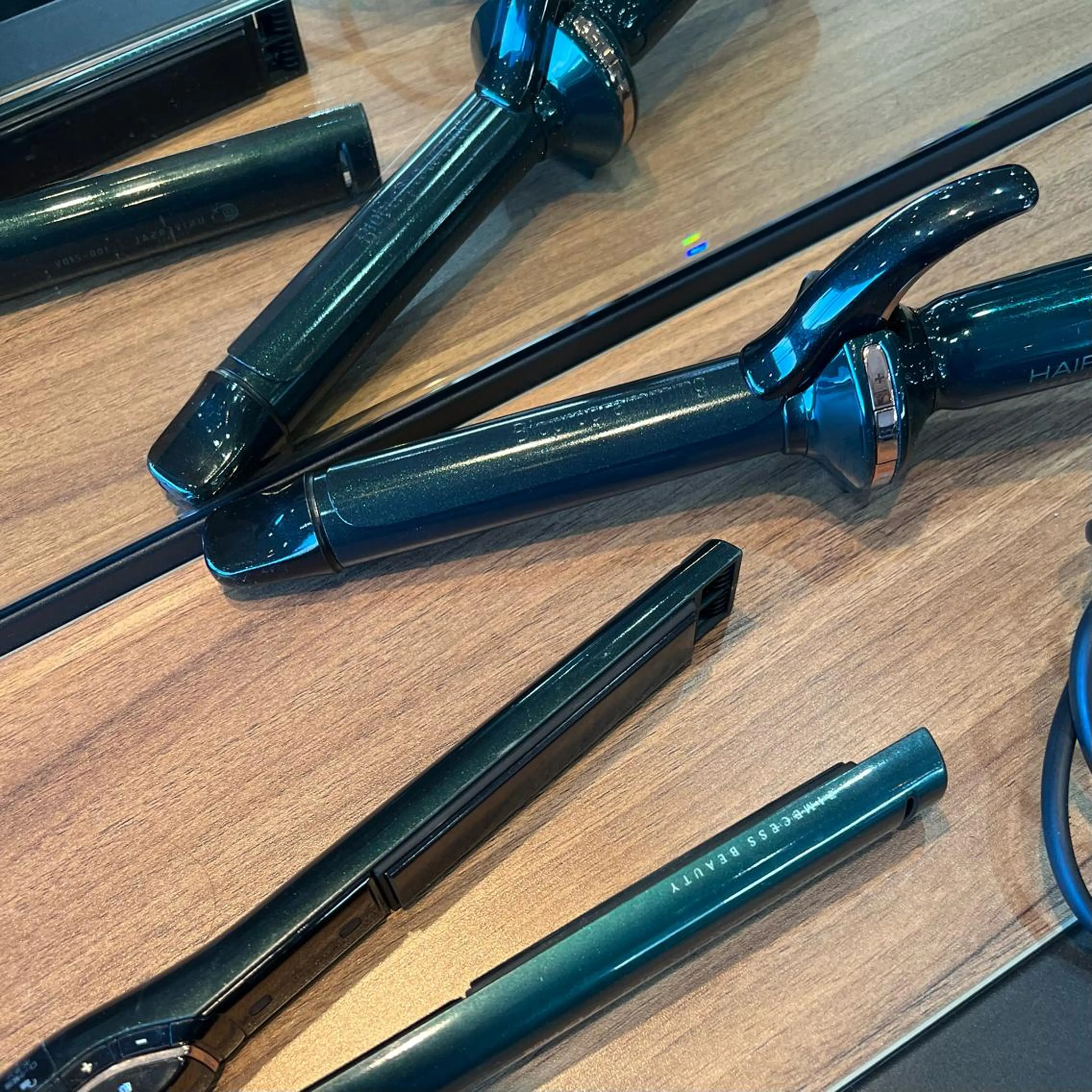 TIDEHAIR SHIHOのヘアスタイル