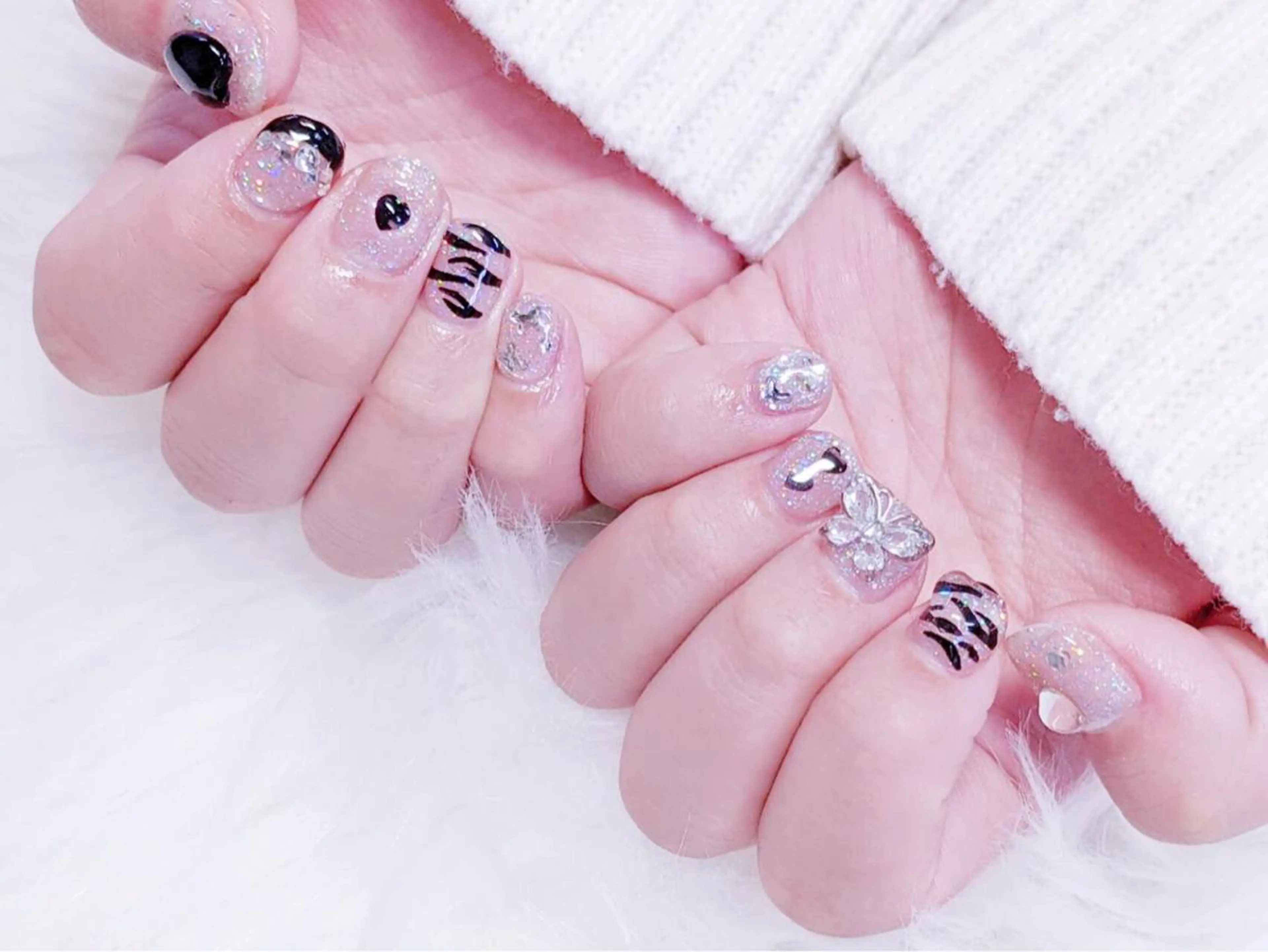 ネイル ハンドネイル MoonNail ユリ🌸のネイルデザイン