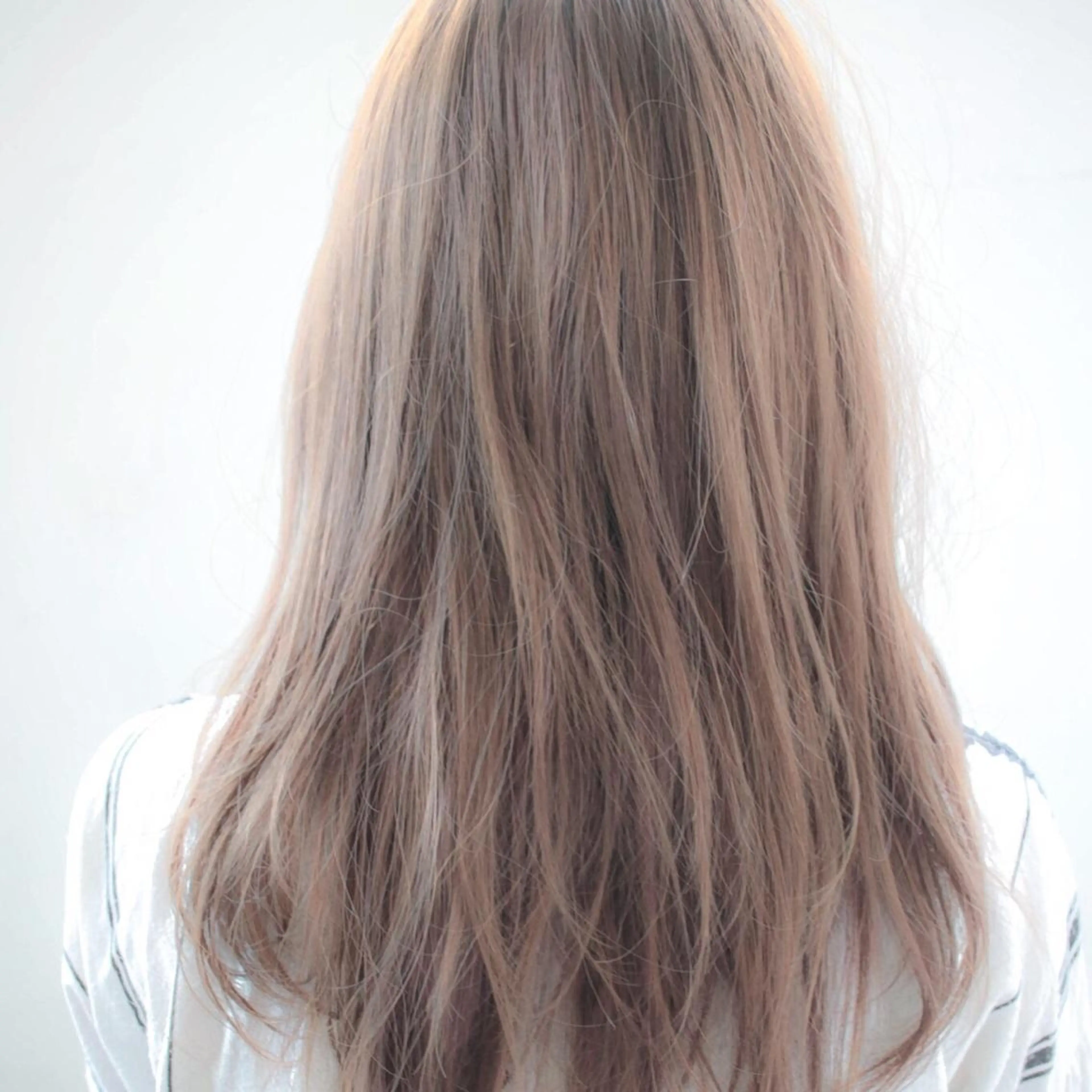 セミロング カラー 透明感カラー グレージュ ❤️sai❤️ official❤️のヘアスタイル
