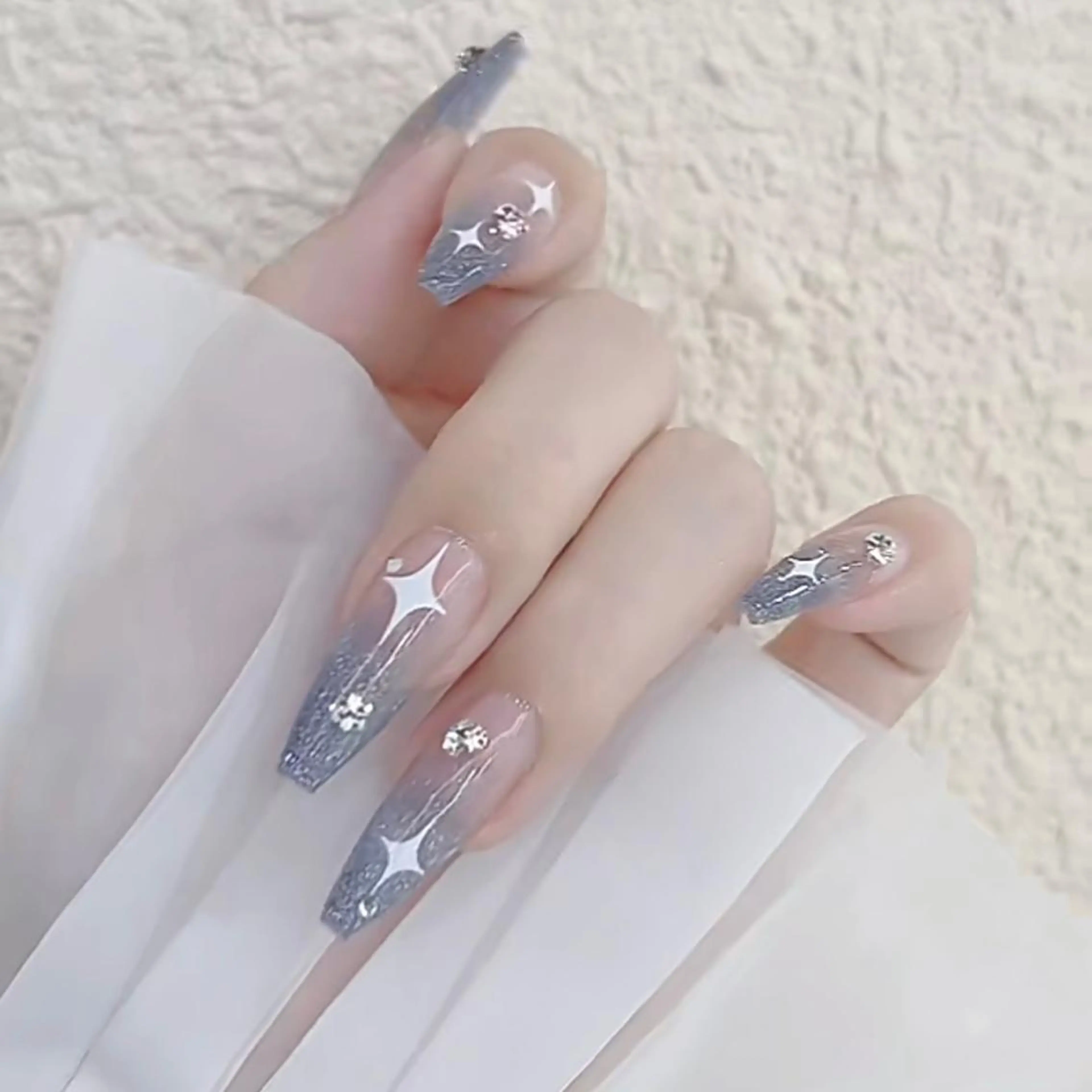 ネイル ハンドネイル Queens ciciのネイルデザイン