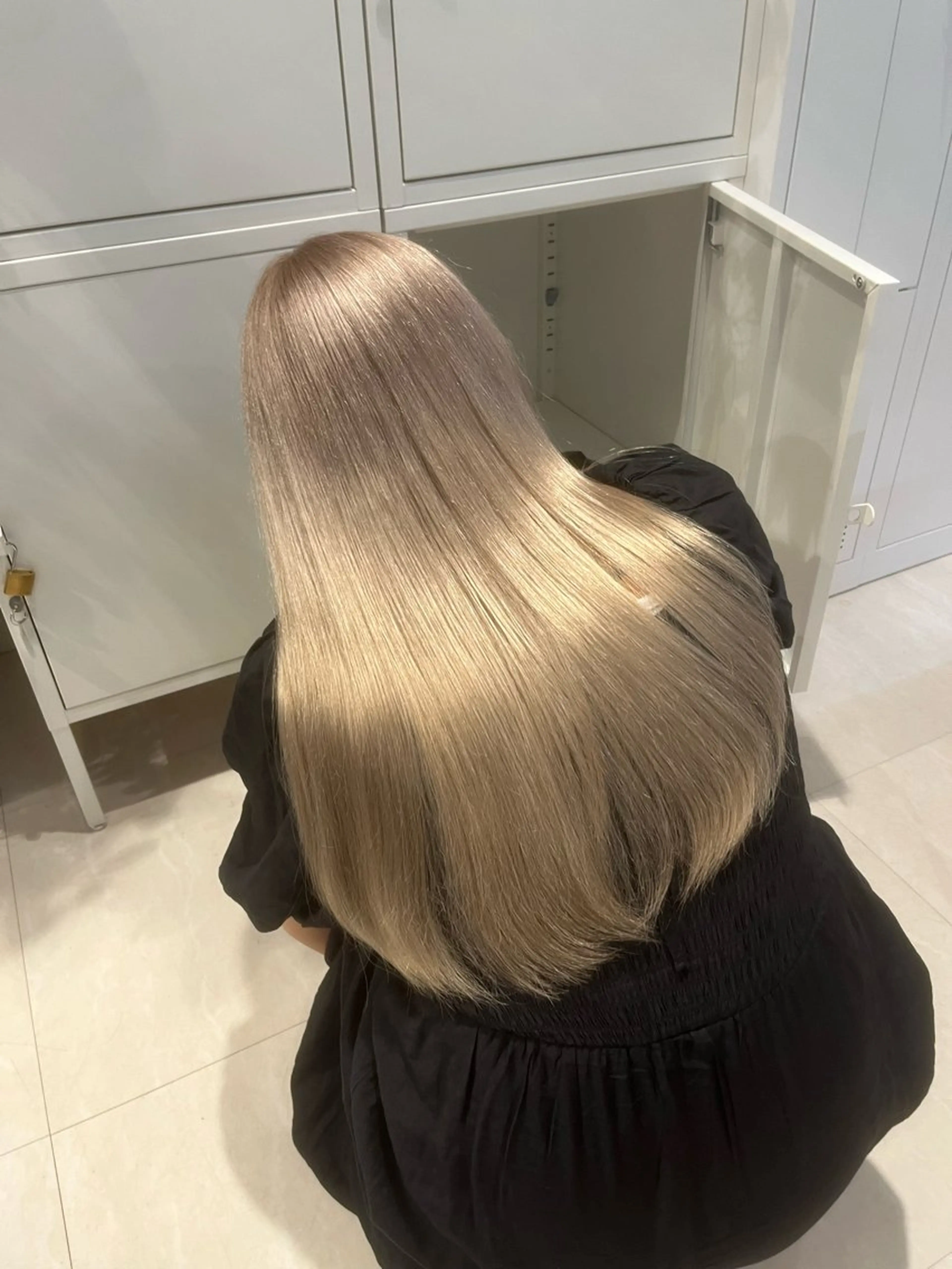 カラー ベージュカラー ミルクティーベージュ ニトウ レイナのヘアスタイル