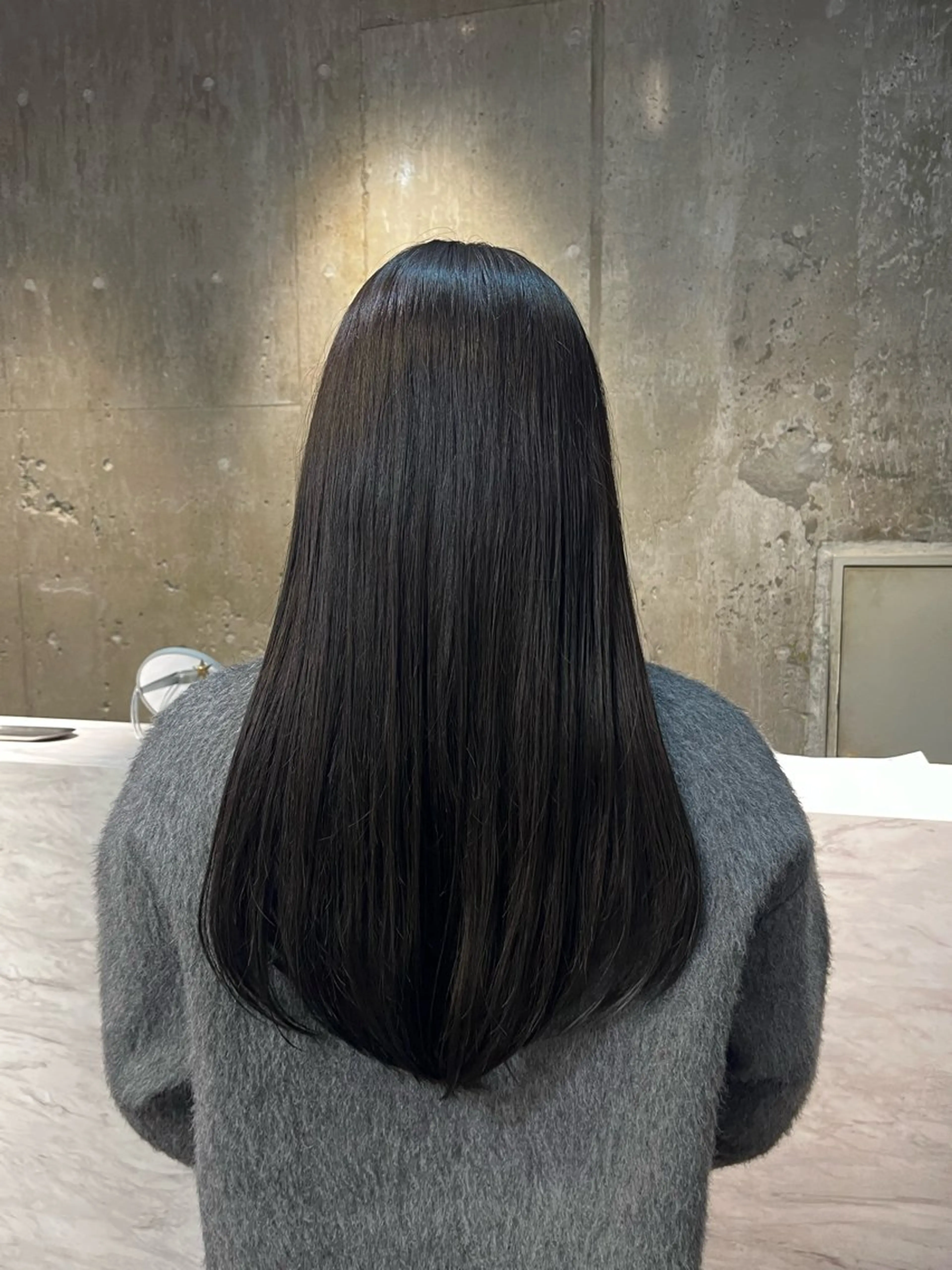 カラー ダークグレー ダークグレージュ グレージュ ROBBY 青山所属・西舘 柚のヘアスタイル