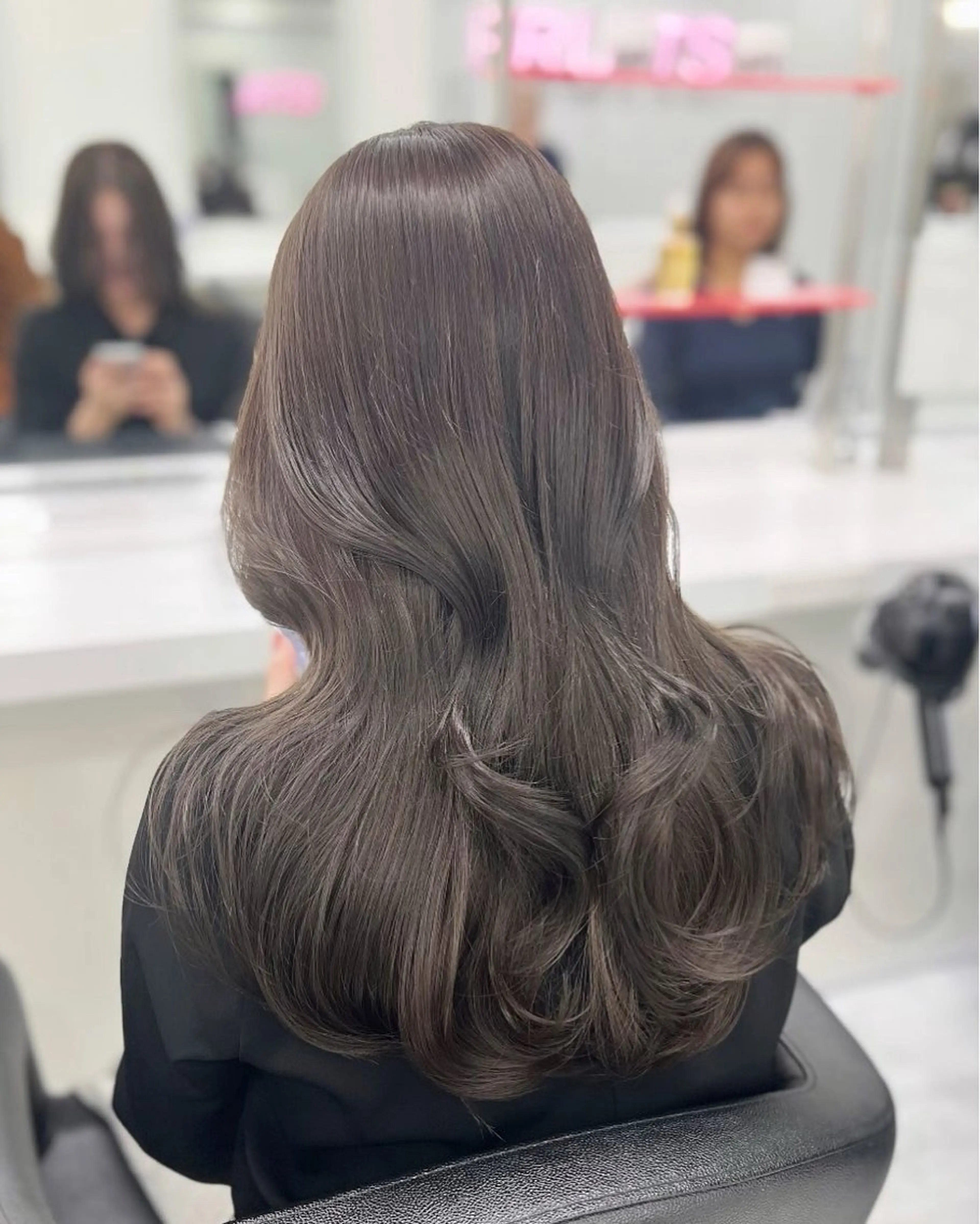 ロング カラー 透明感カラー🫧 レイヤーカットのヘアスタイル
