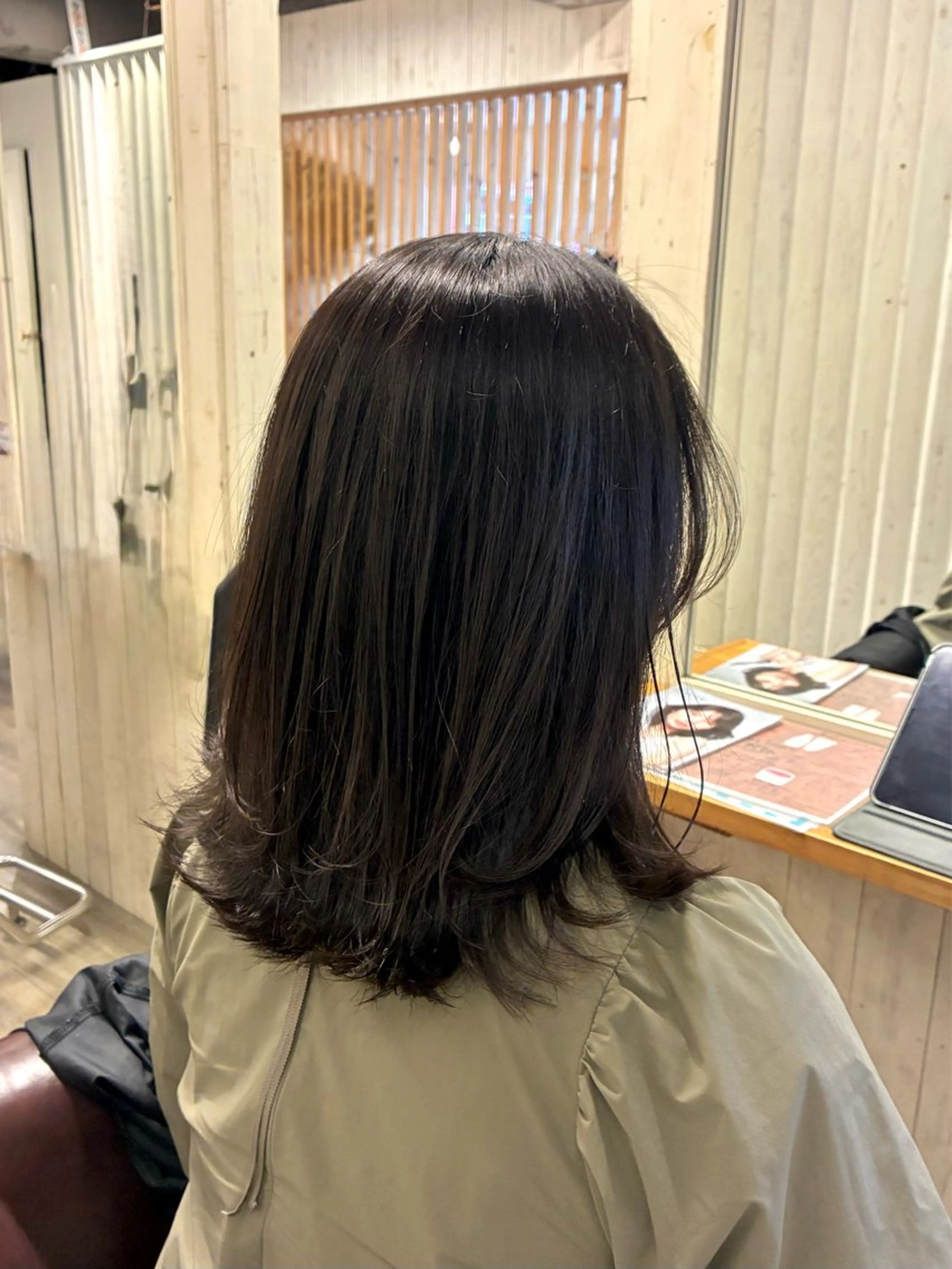 ミディアム ミディアムレイヤー 顔周りカット レイヤーカット カット unpluslien ユウカ👓のヘアスタイル