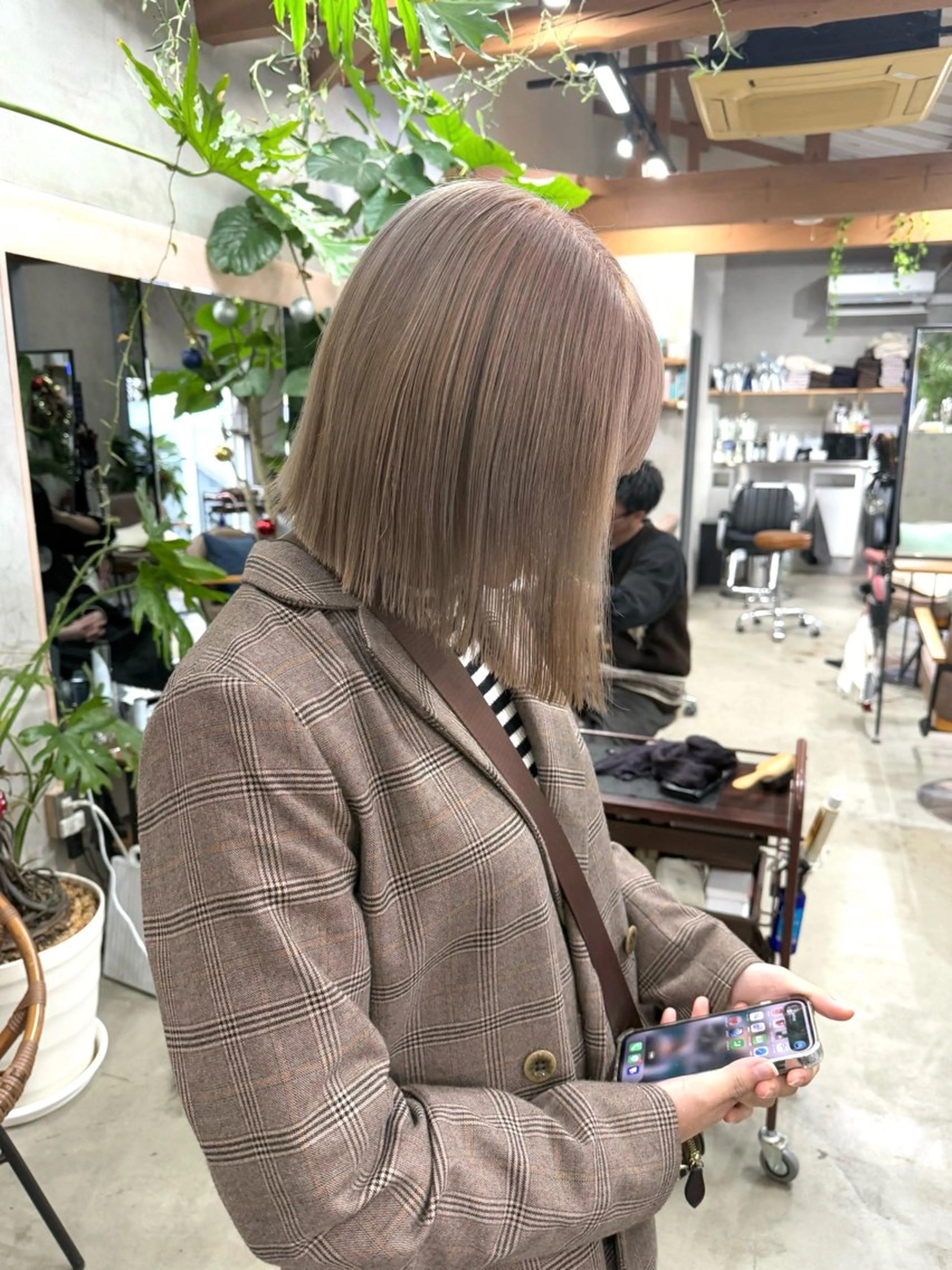 ショート カラー ベージュカラー ミルクティーベージュ ボブ U-fuショート 伊藤拓海のヘアスタイル