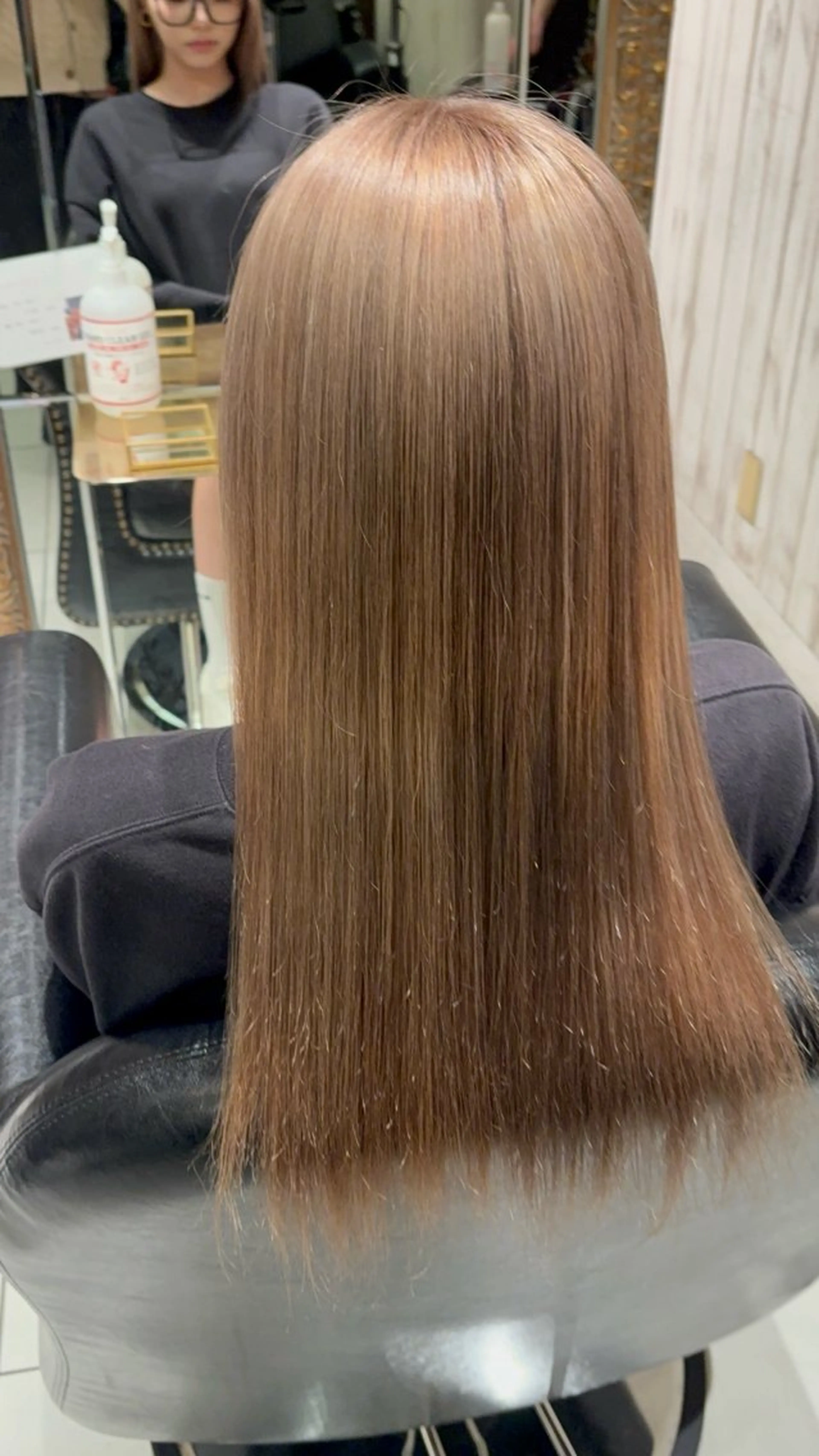 ロング 鶴谷 麻衣のヘアスタイル