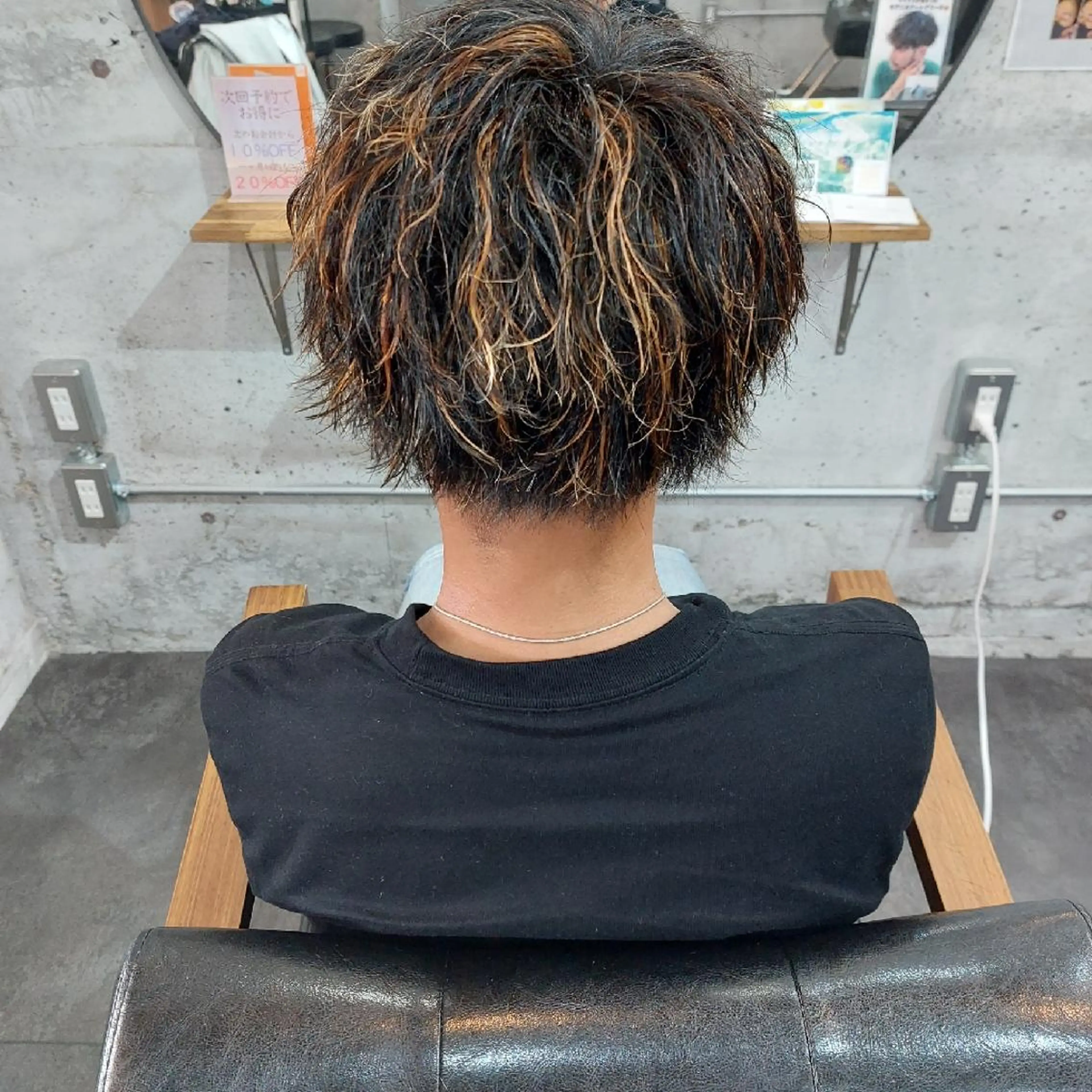 メンズ カラー パーマ メンズハイライト メンズパーマ メンズツイストパーマ ハイライトカラー ツイストパーマ ヘアカラー トリートメント EMI SANのヘアスタイル