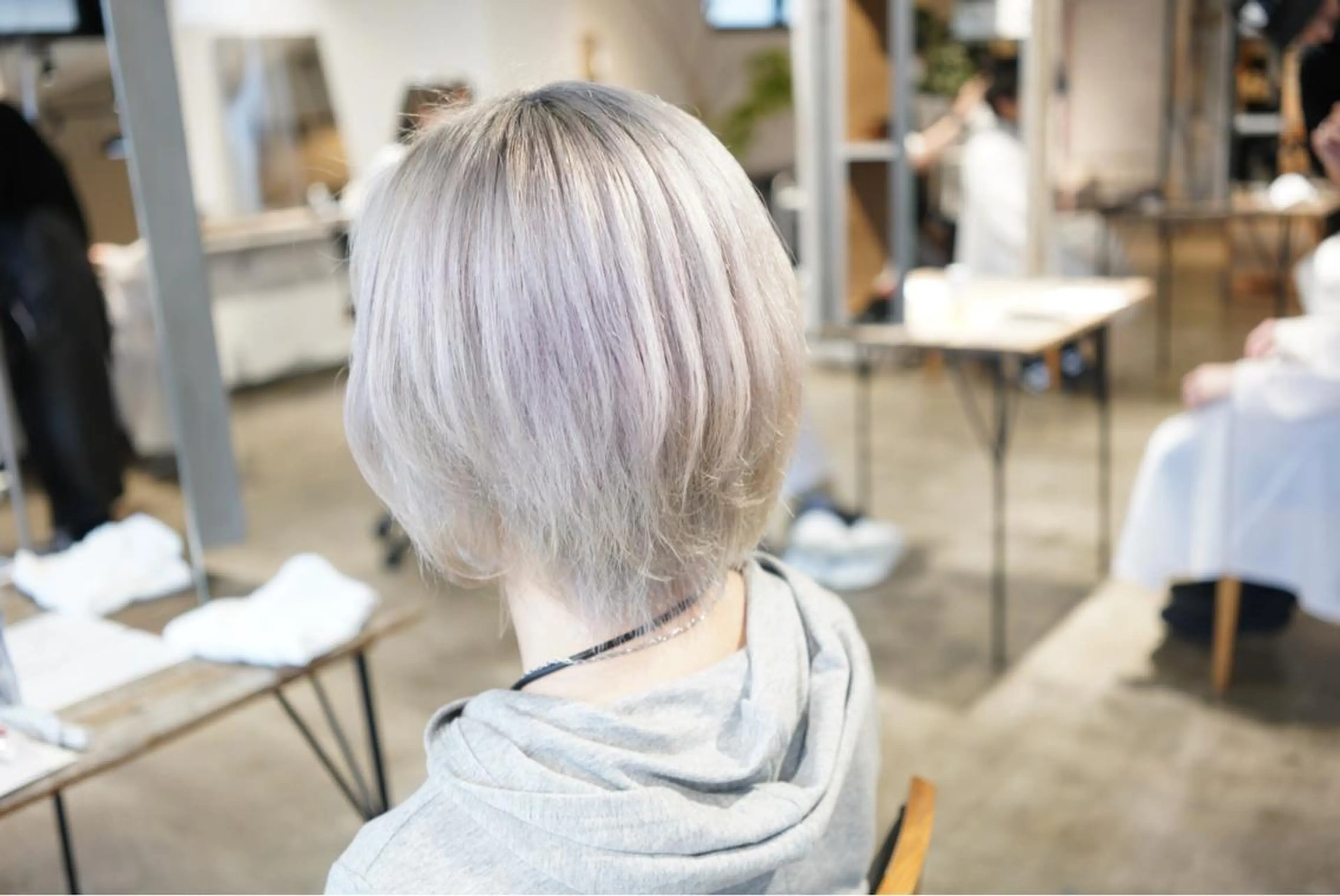 ショート カラー ブリーチ ヘアカラー トリートメント ハイトーン/レイヤー /ケアブリーチ石川治のヘアスタイル