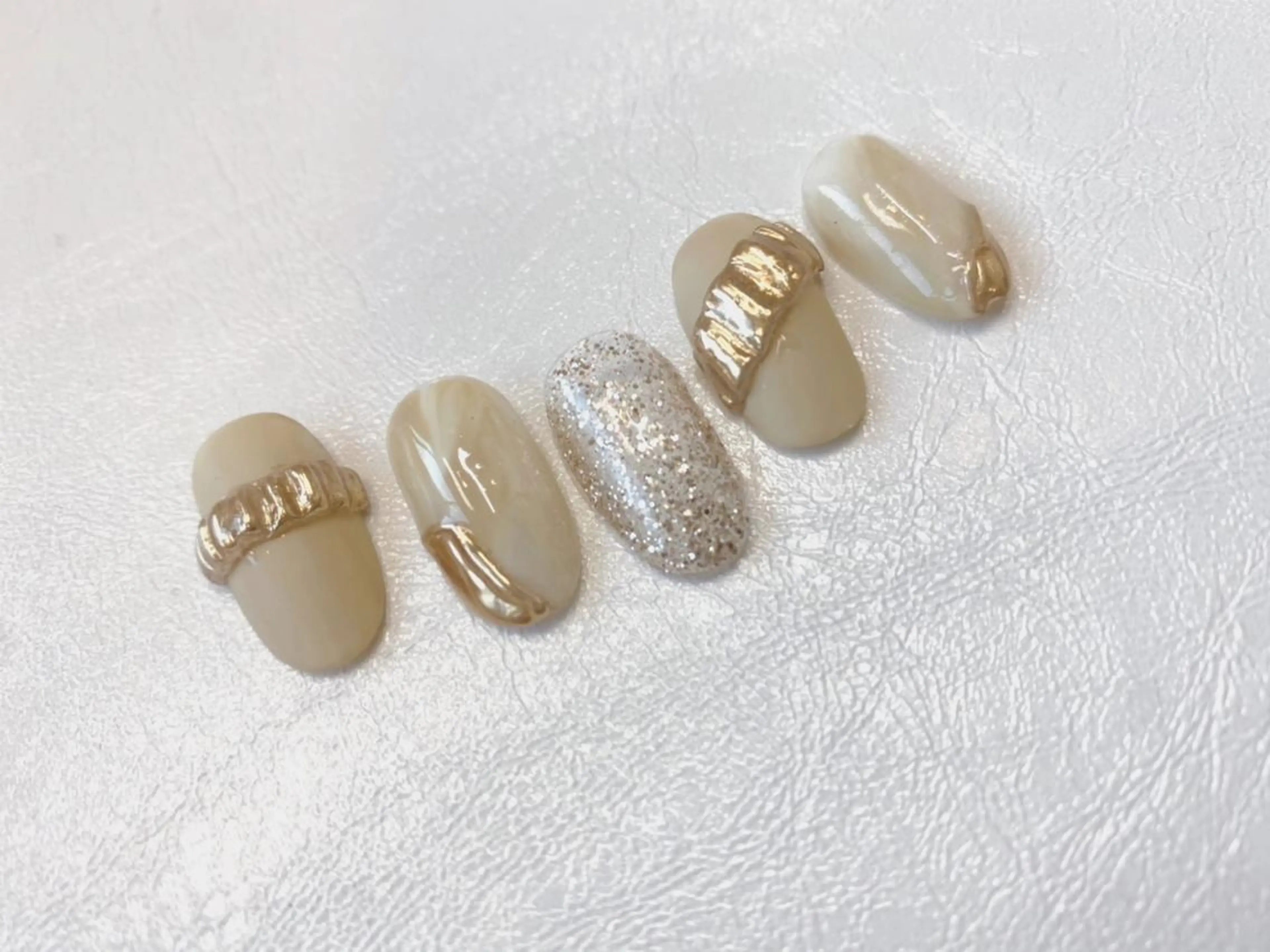 ネイル 【尾下】 ロイヤル•セラピストのネイルデザイン