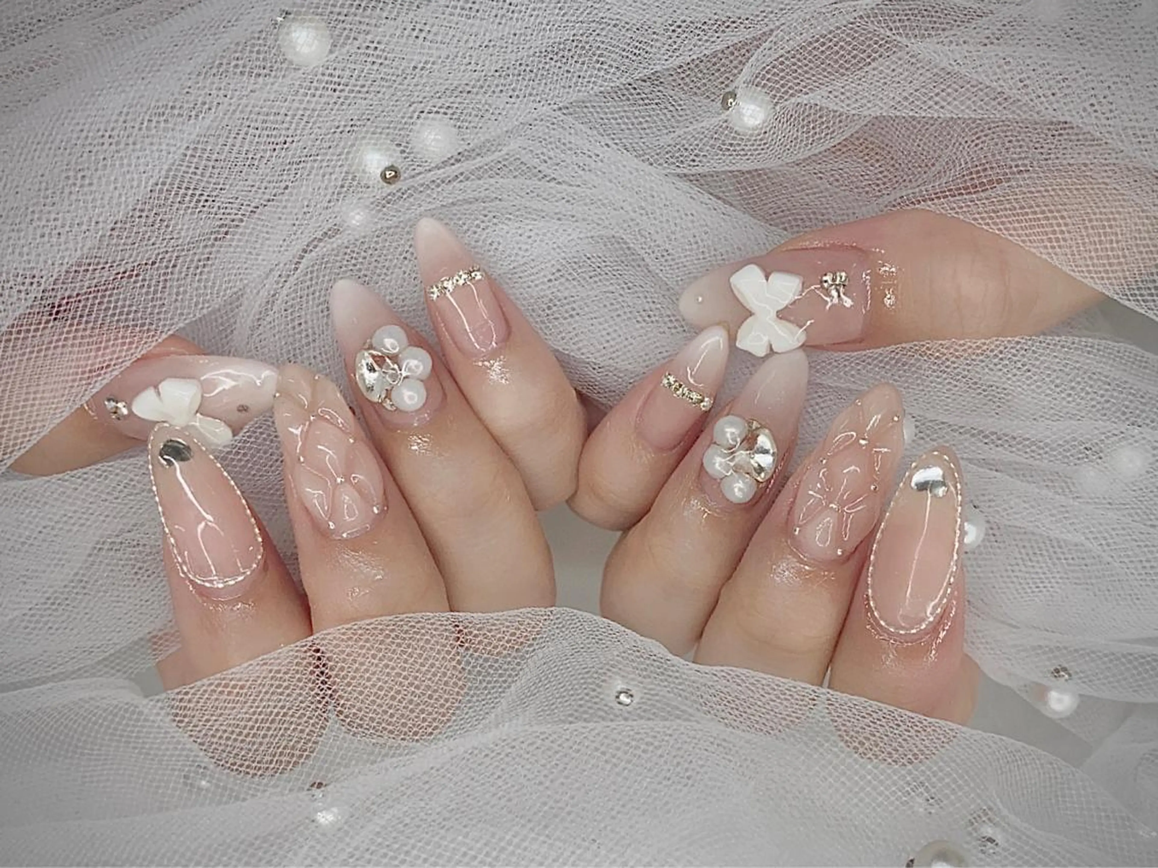 ネイル リボン ワンホンネイル ハンドネイル I-nailロング /ワンホン/キラキラのネイルデザイン