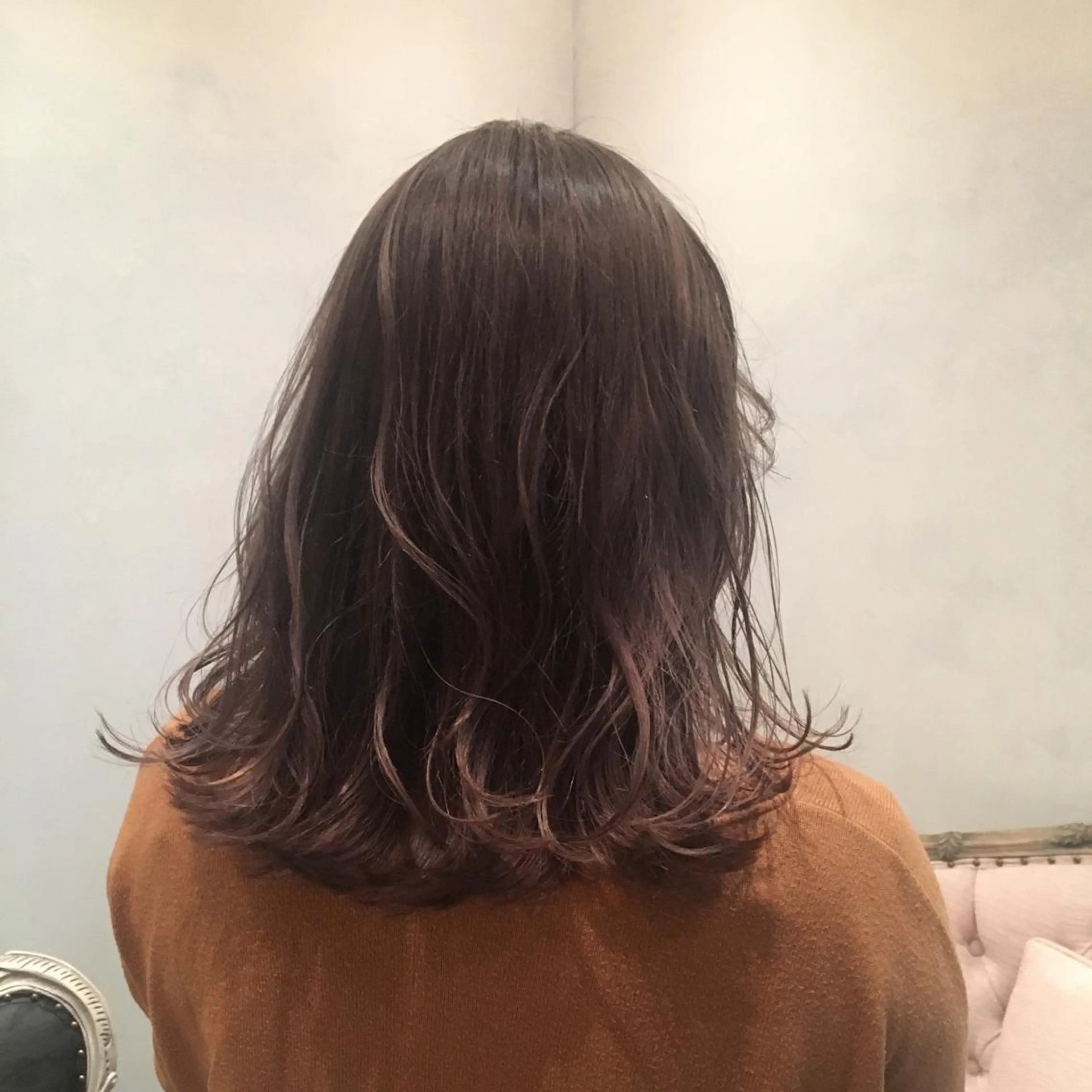 セミロング カラー SAKINO． ベージュカラーのヘアスタイル