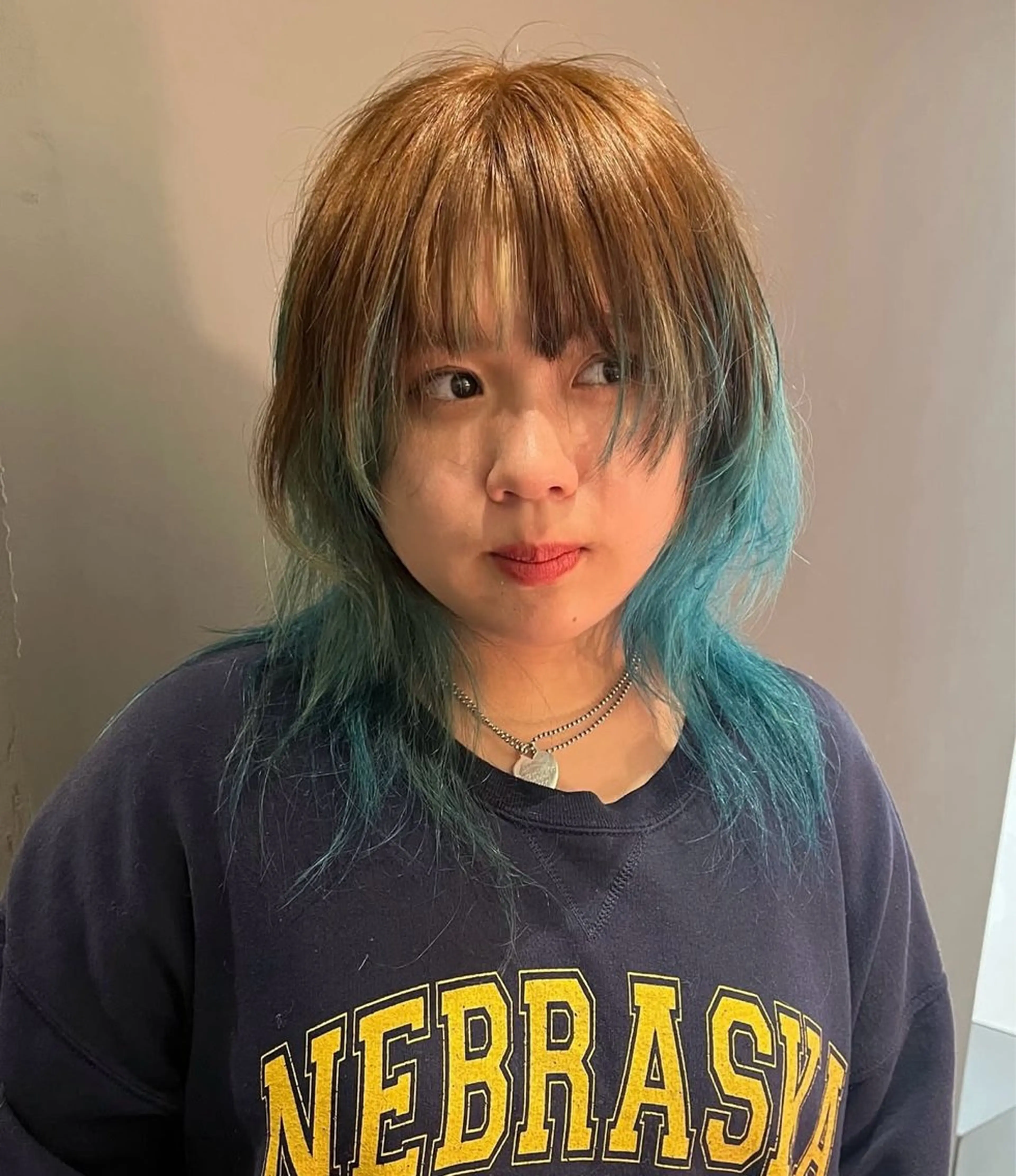 ミディアム カラー ブリーチ ブリーチなしカラー ウルフ/レイヤー Miinaのヘアスタイル