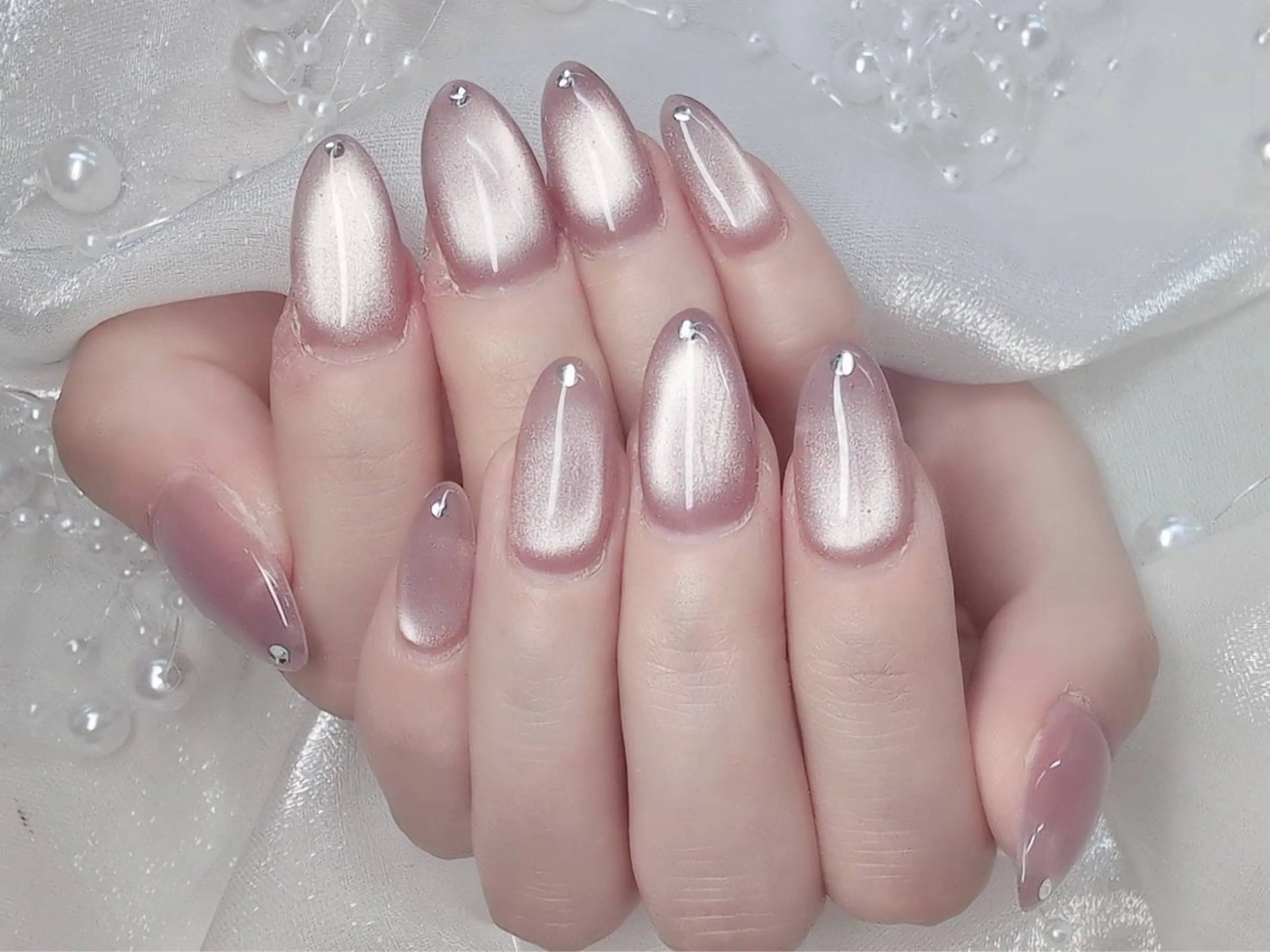 ネイル 長さ出し フラッシュネイル フレンチネイル キラキラネイル ラメ(グリッター) ハンドネイル Chouette ここのネイルデザイン