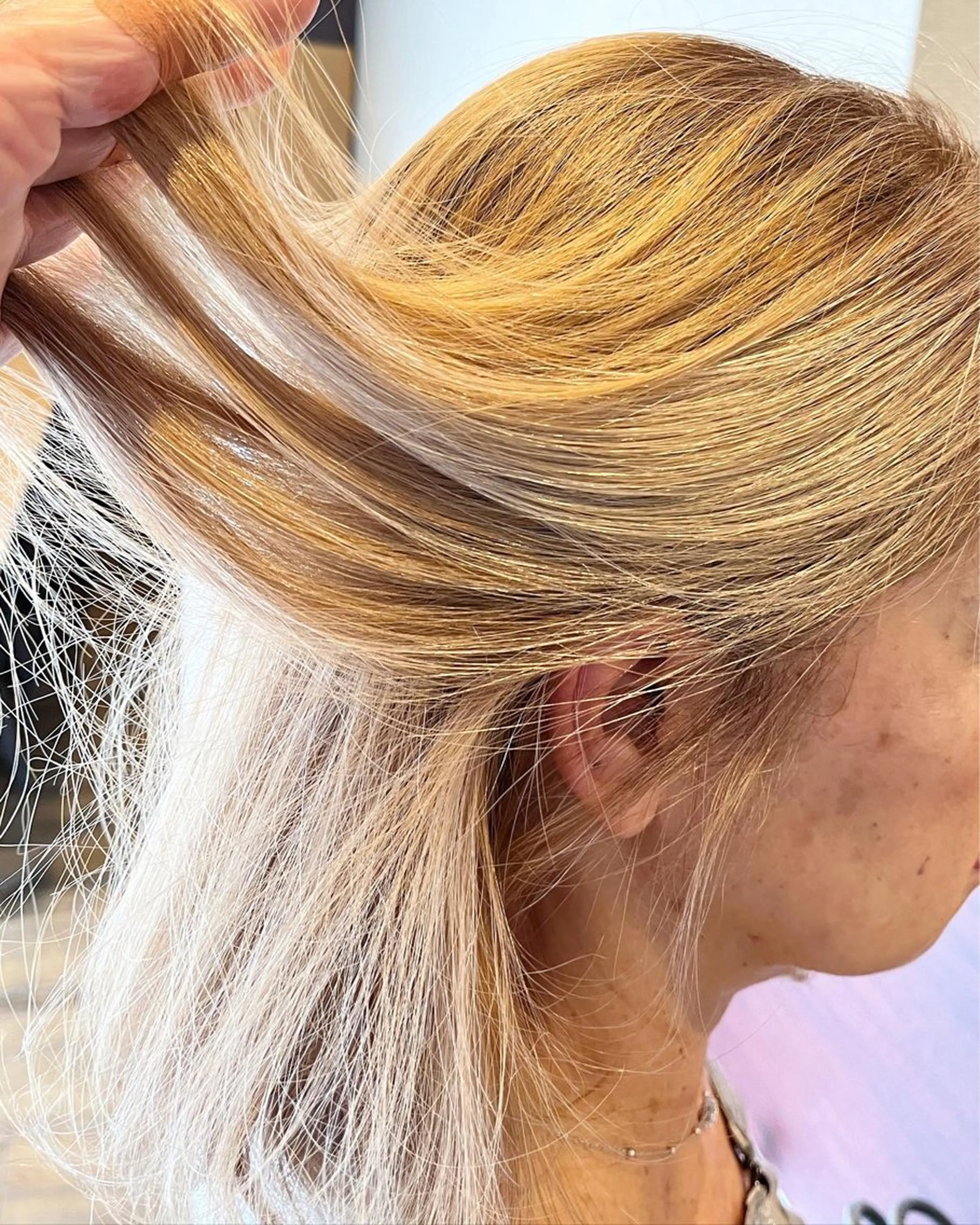 ミディアム カラー ハイトーンカラー 大人女子&髪改善専門 Nobuフリーランスのヘアスタイル