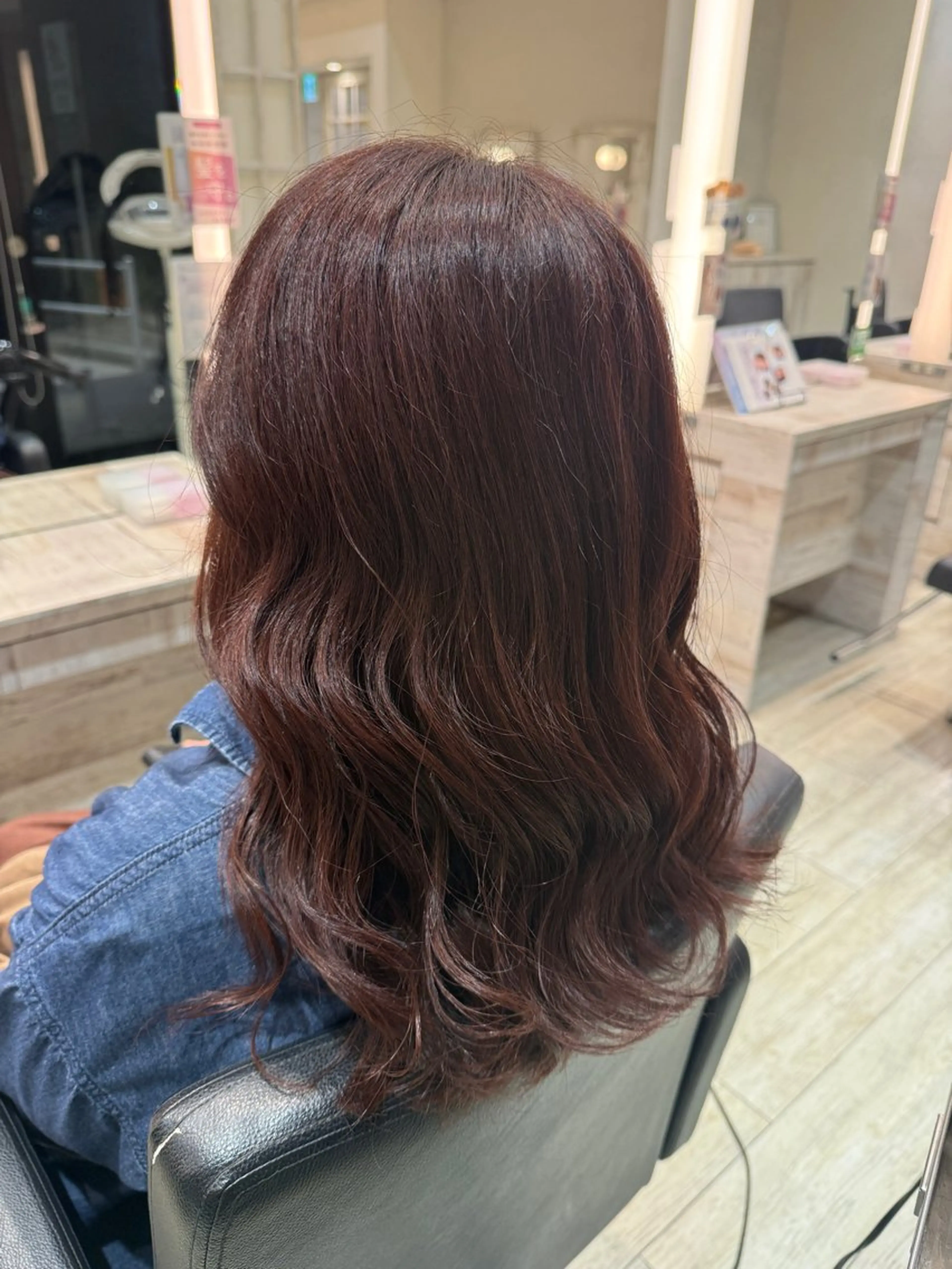 ミディアム カット ヘアカラー NYNY四條畷 嶌野衣純のヘアスタイル