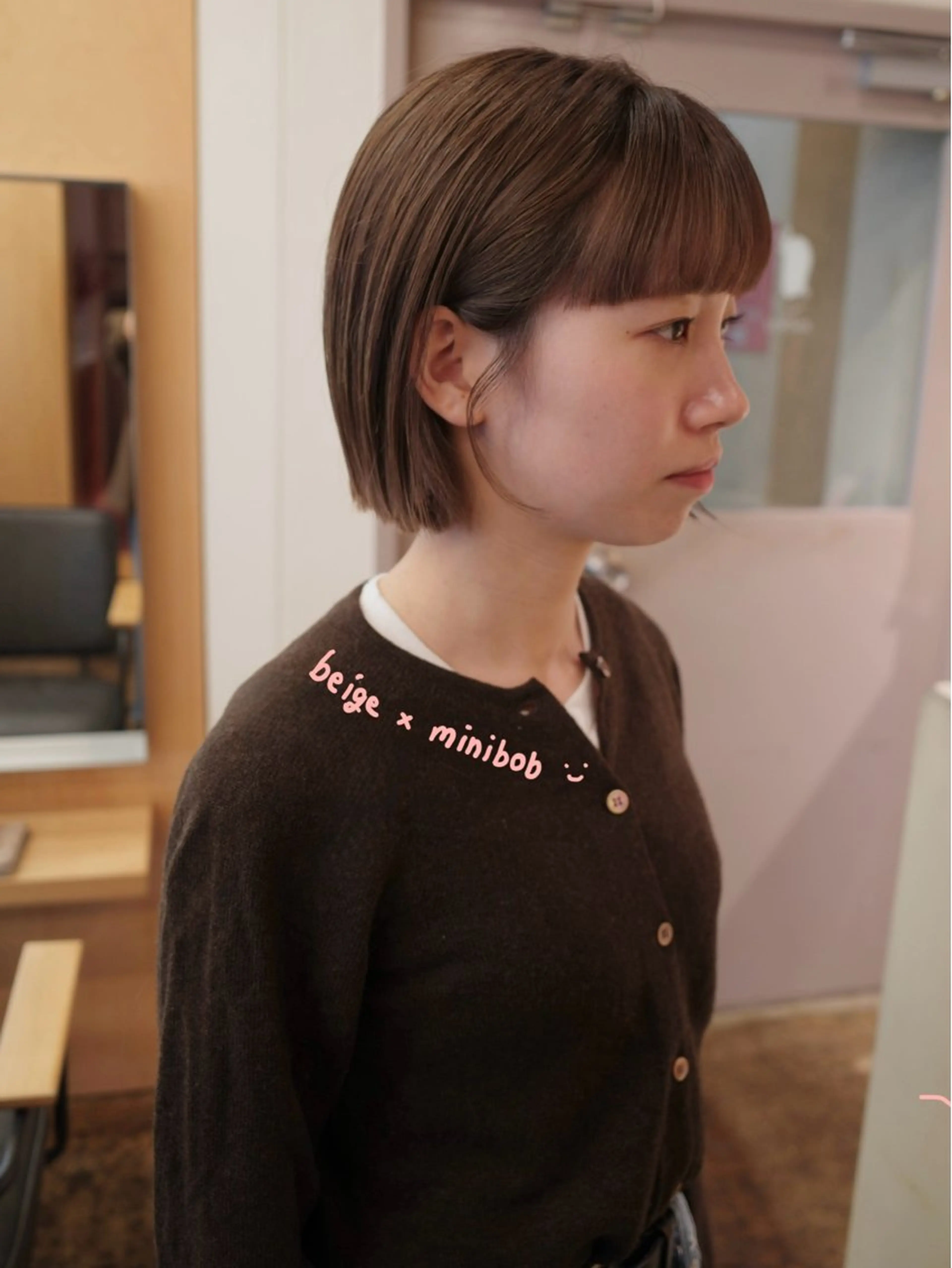 ショート カラー ベージュカラー ブリーチ ボブ ワイドバング カット ヘアカラー yupi🐈‍⬛ レイヤー/パーマのヘアスタイル