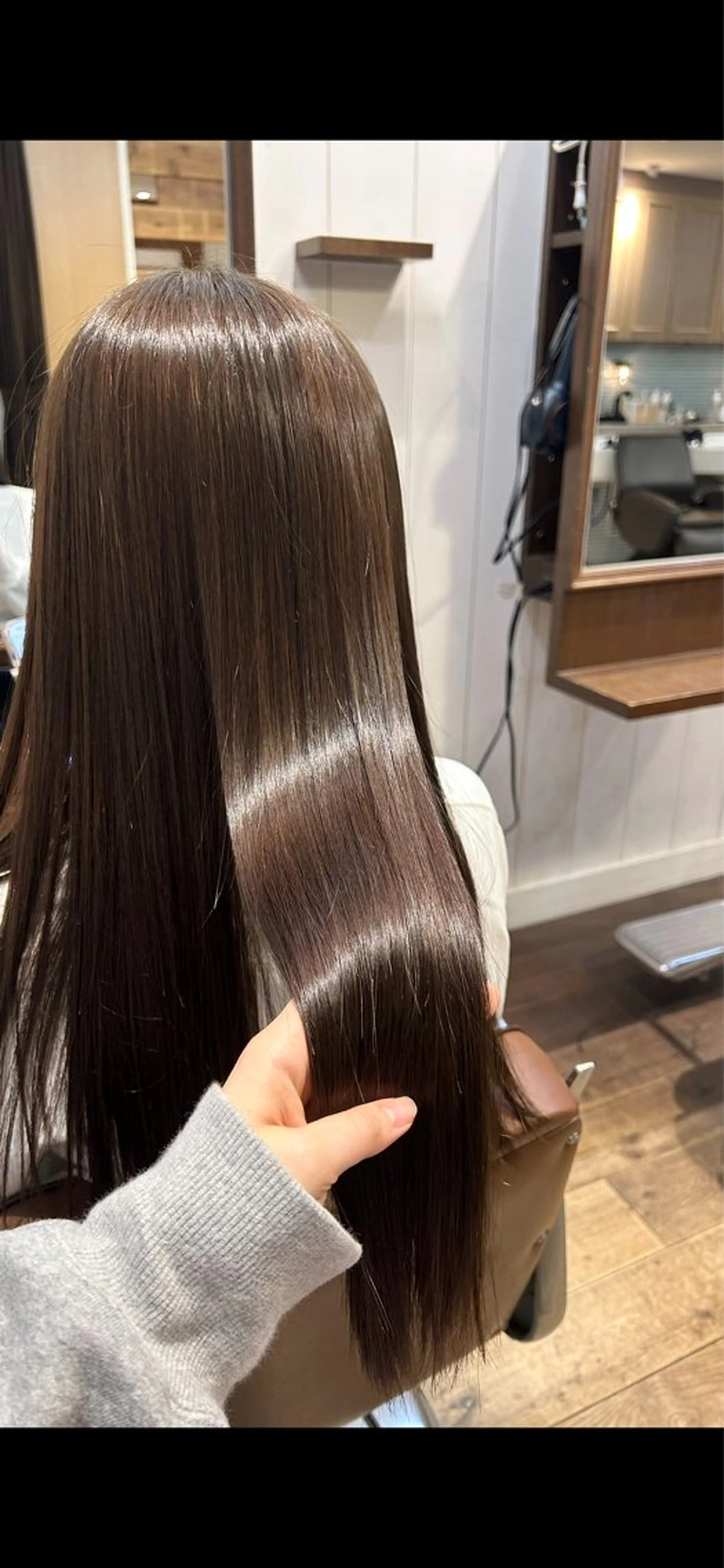 ロング yusa🌿‬レイヤ ー/赤みなしカラーのヘアスタイル