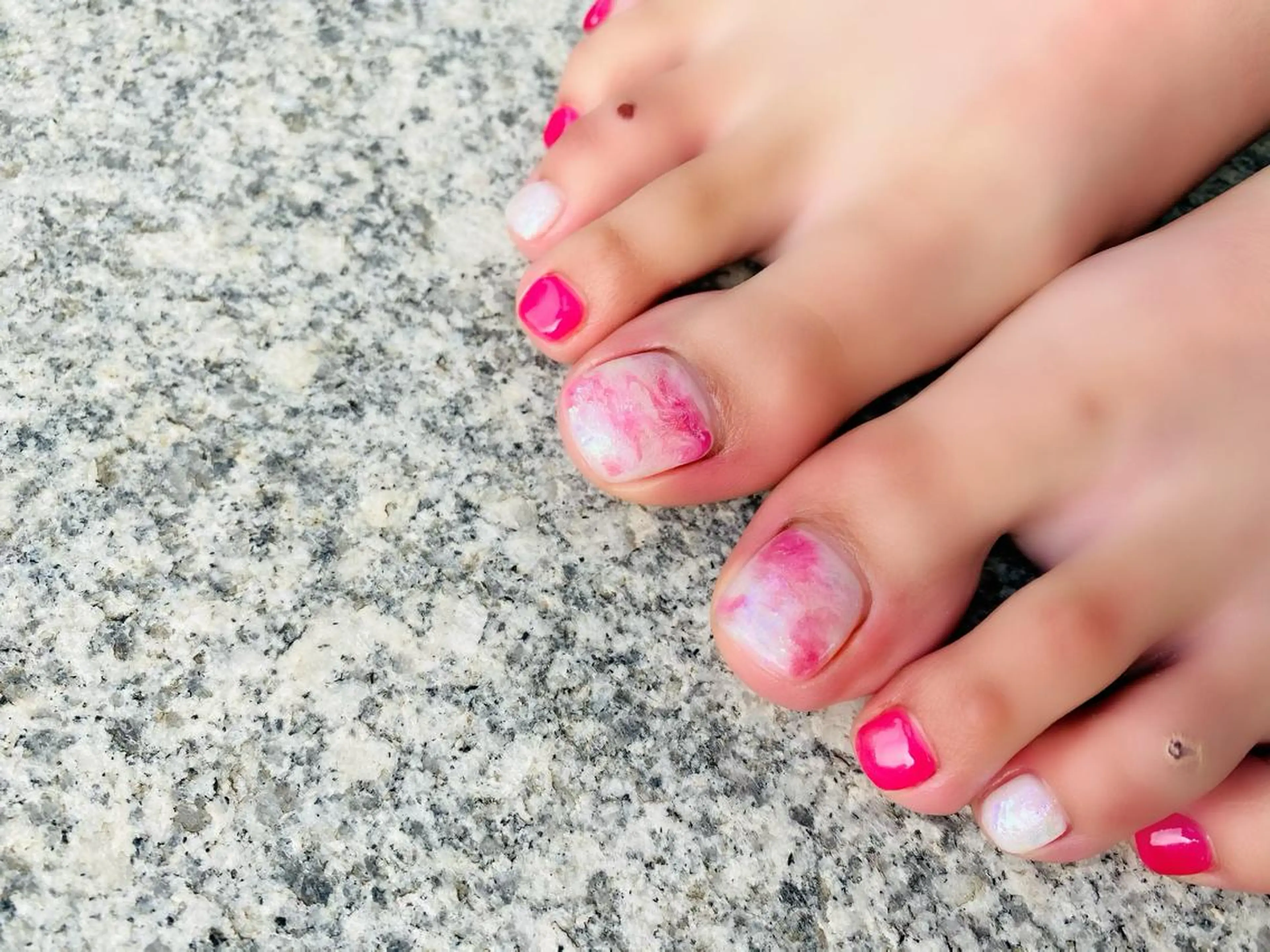 ショート ネイル フットネイル ジェルネイル 大理石ネイル(マーブル) ニュアンスネイル éclat エクラのネイルデザイン