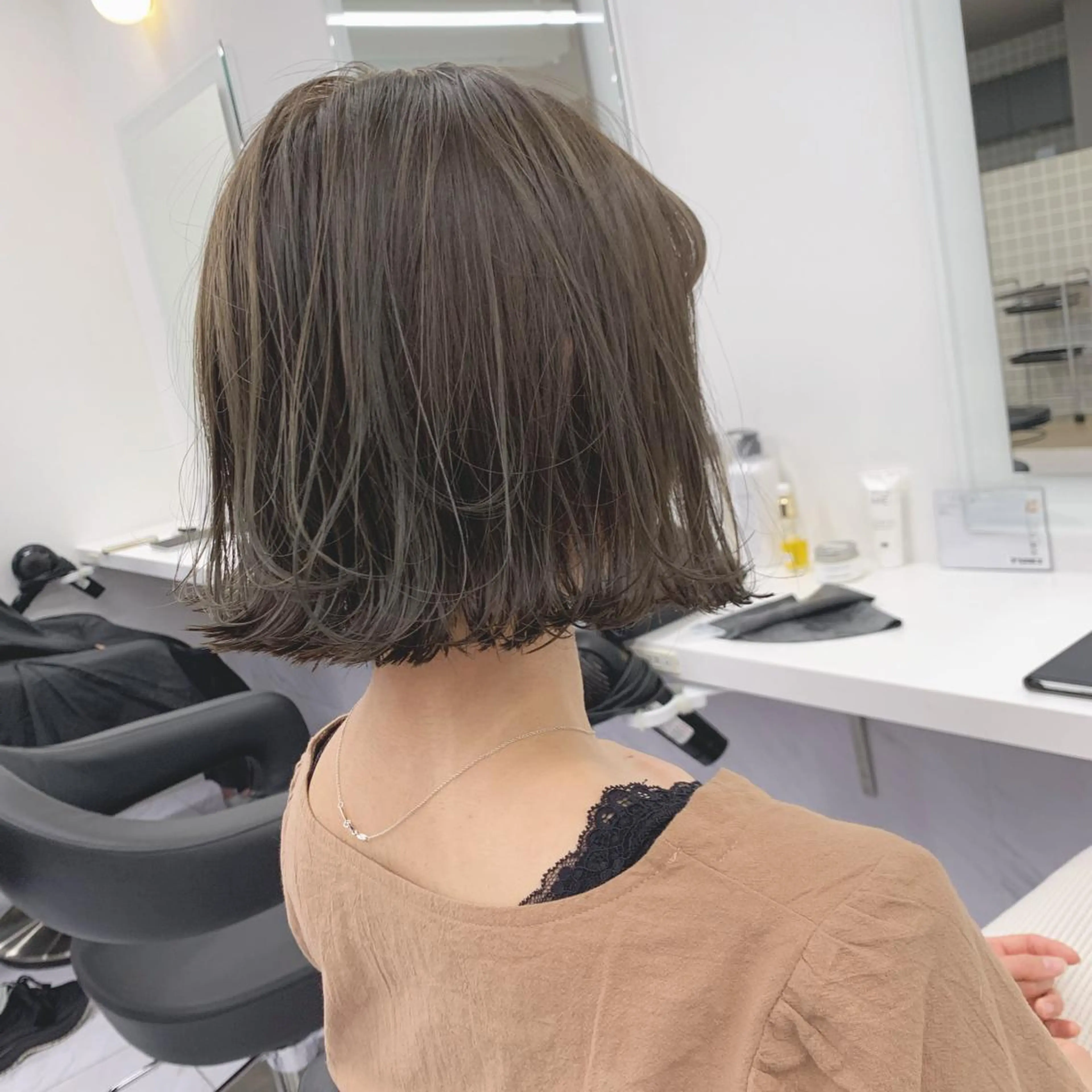 ショート カラー ヘアアレンジ 切りっぱなしボブ アッシュ ベージュカラー ボブ 美髪矯正/透明感カラ ー🫧YUUKI🫧のヘアスタイル