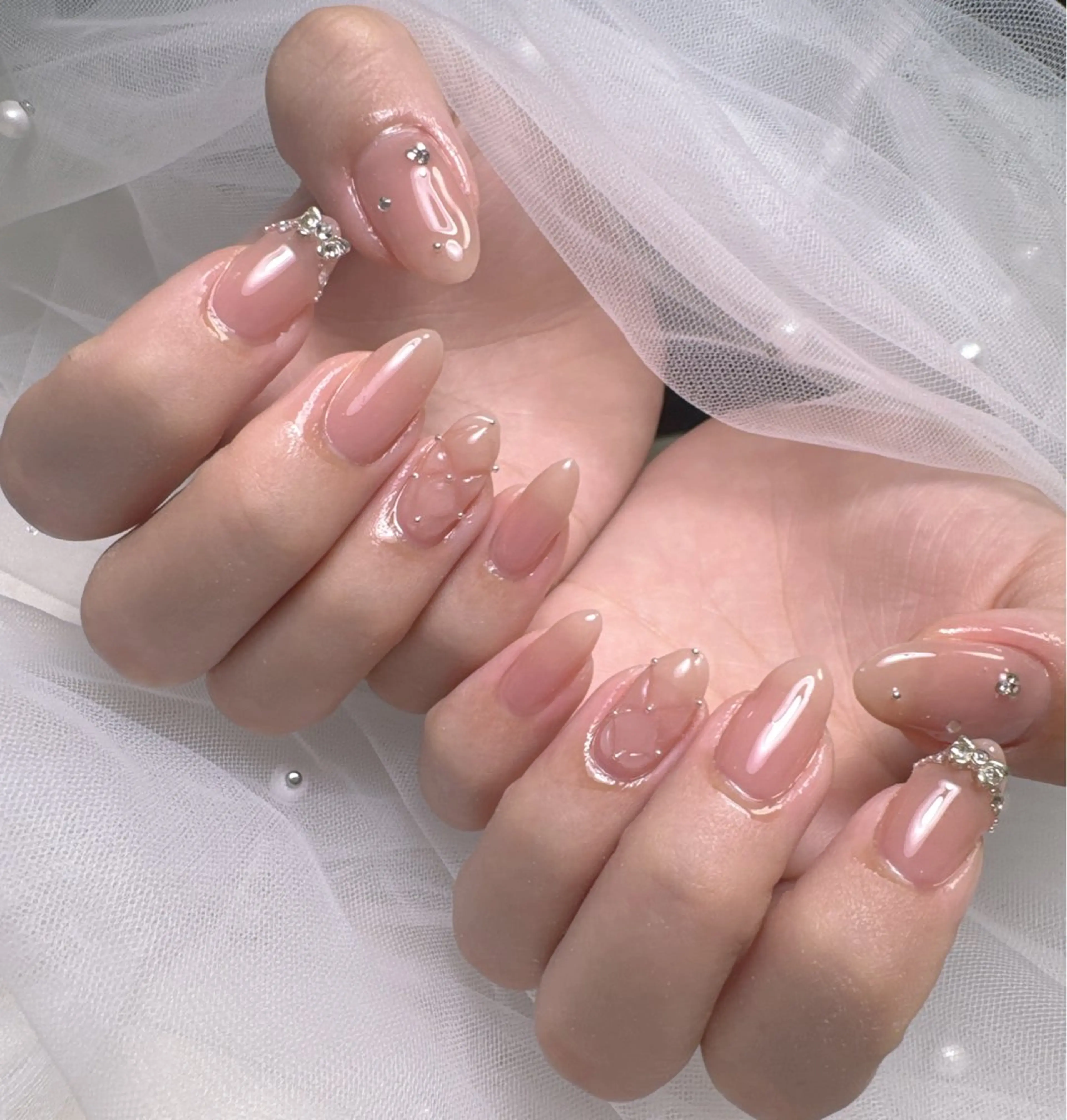 ネイル キラキラネイル 韓国ネイル 持ち込み ワンホンネイル Queeens nailのネイルデザイン