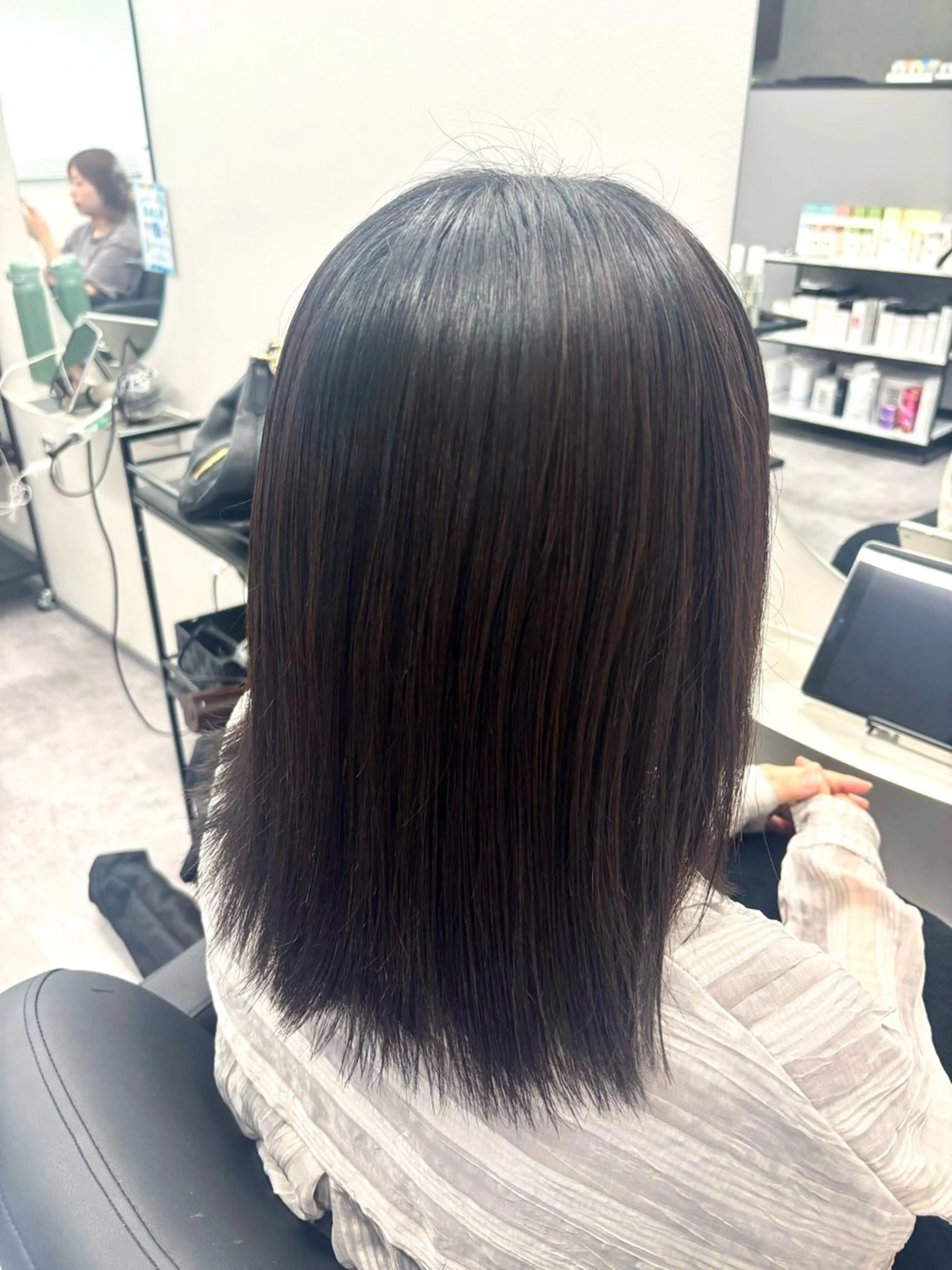 セミロング カラー 明石 優衣のヘアスタイル