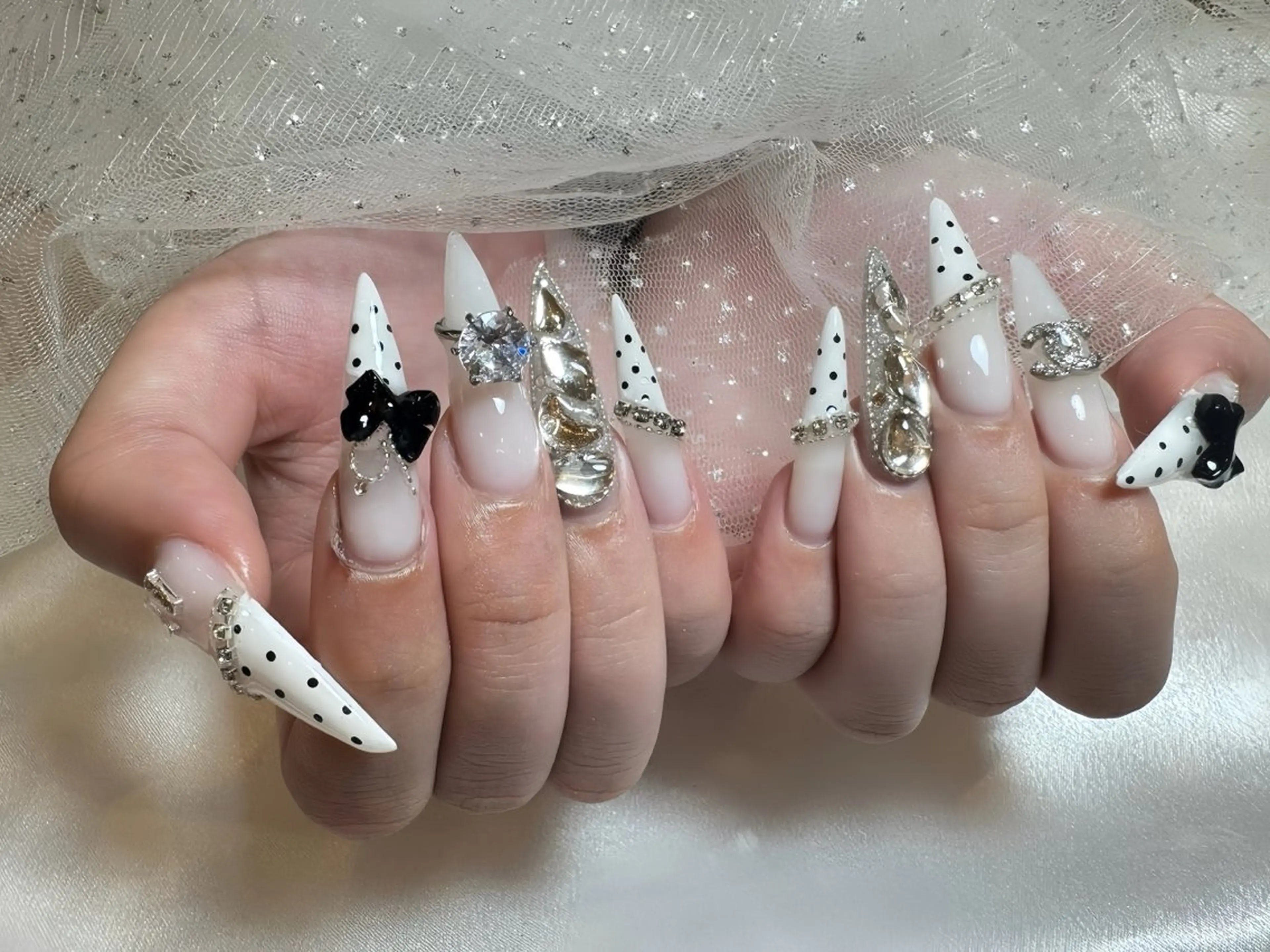 ネイル ボルドー フレンチネイル グラデーション キラキラネイル 韓国ネイル ハンドネイル Rin Nail Shinokuboのネイルデザイン