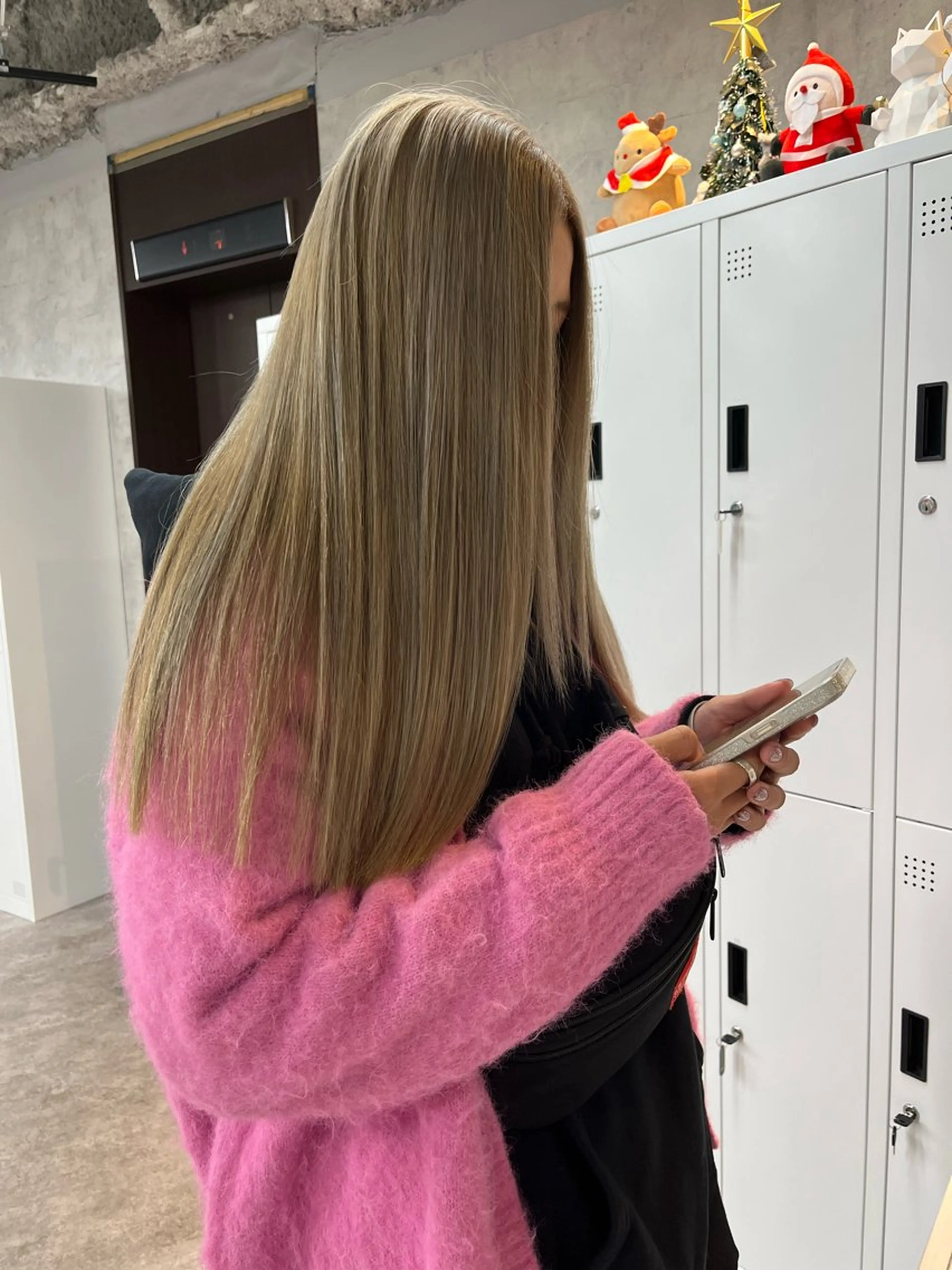 ロング カラー ハイトーン/レイヤー 💜Akaneのヘアスタイル