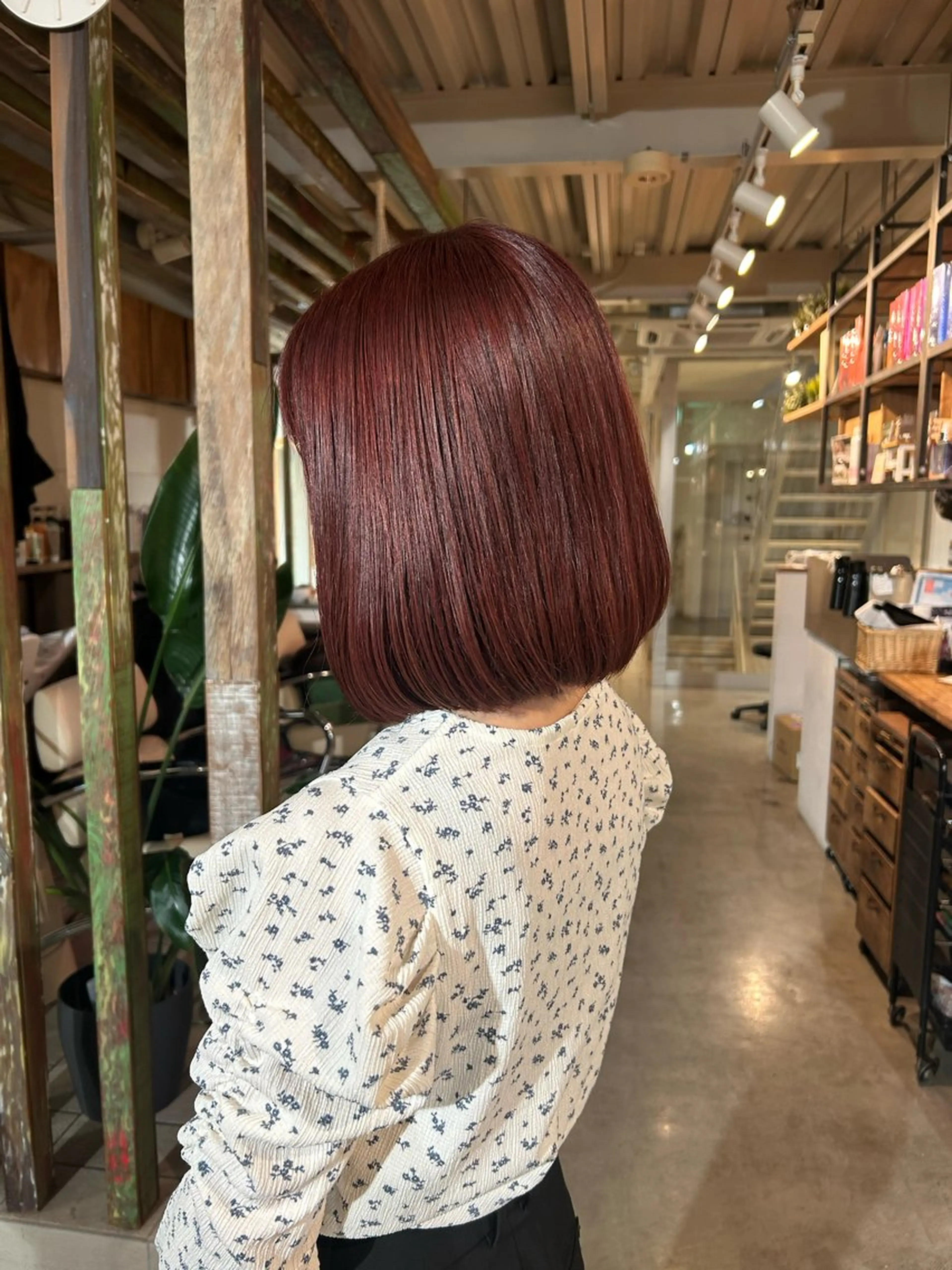 ミディアム 白上 愛佳のヘアスタイル