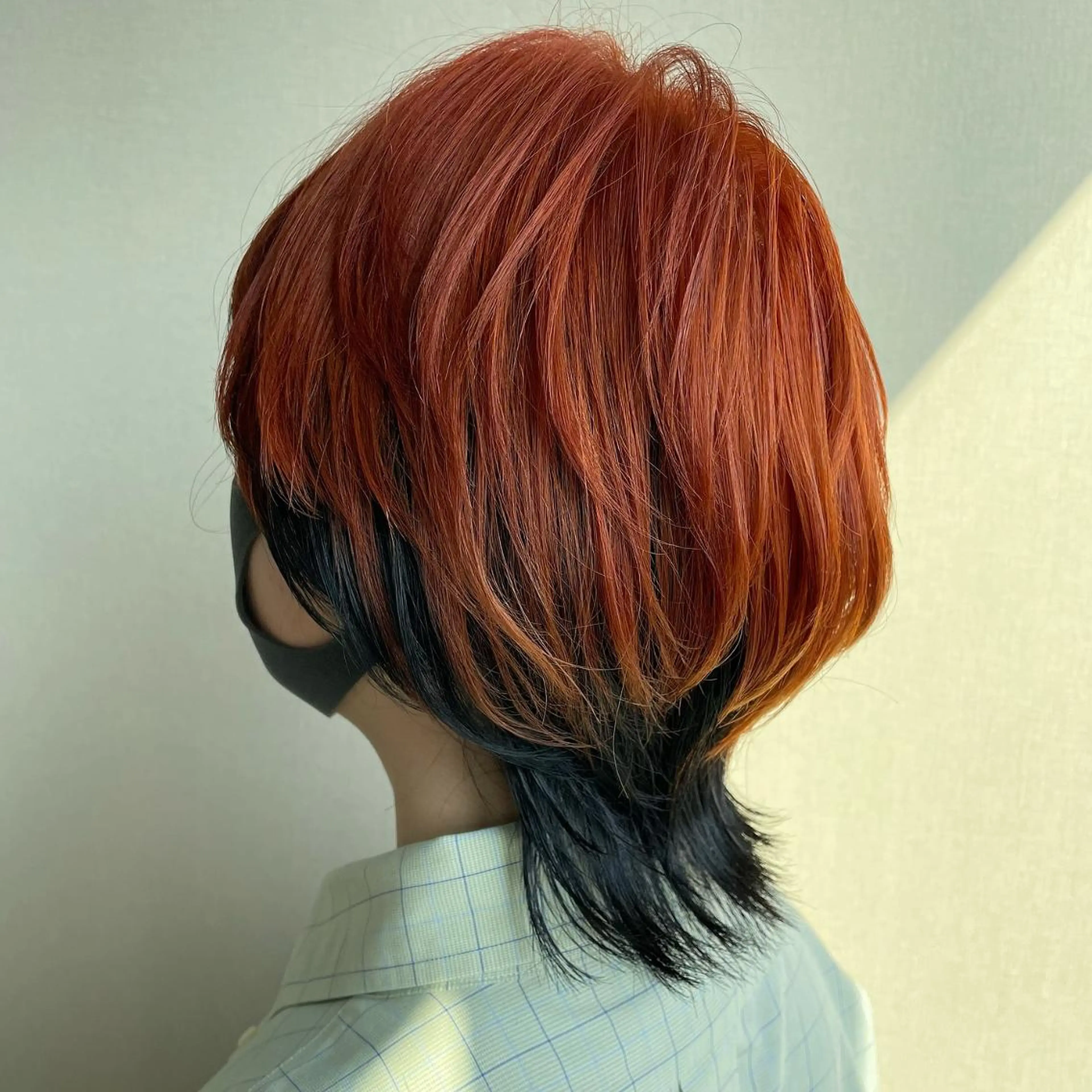 ミディアム カラー ブリーチ オレンジ レイヤーカット ウルフカット 切りっぱなしボブ/ 蒲生四丁目/伊藤瑠唯のヘアスタイル