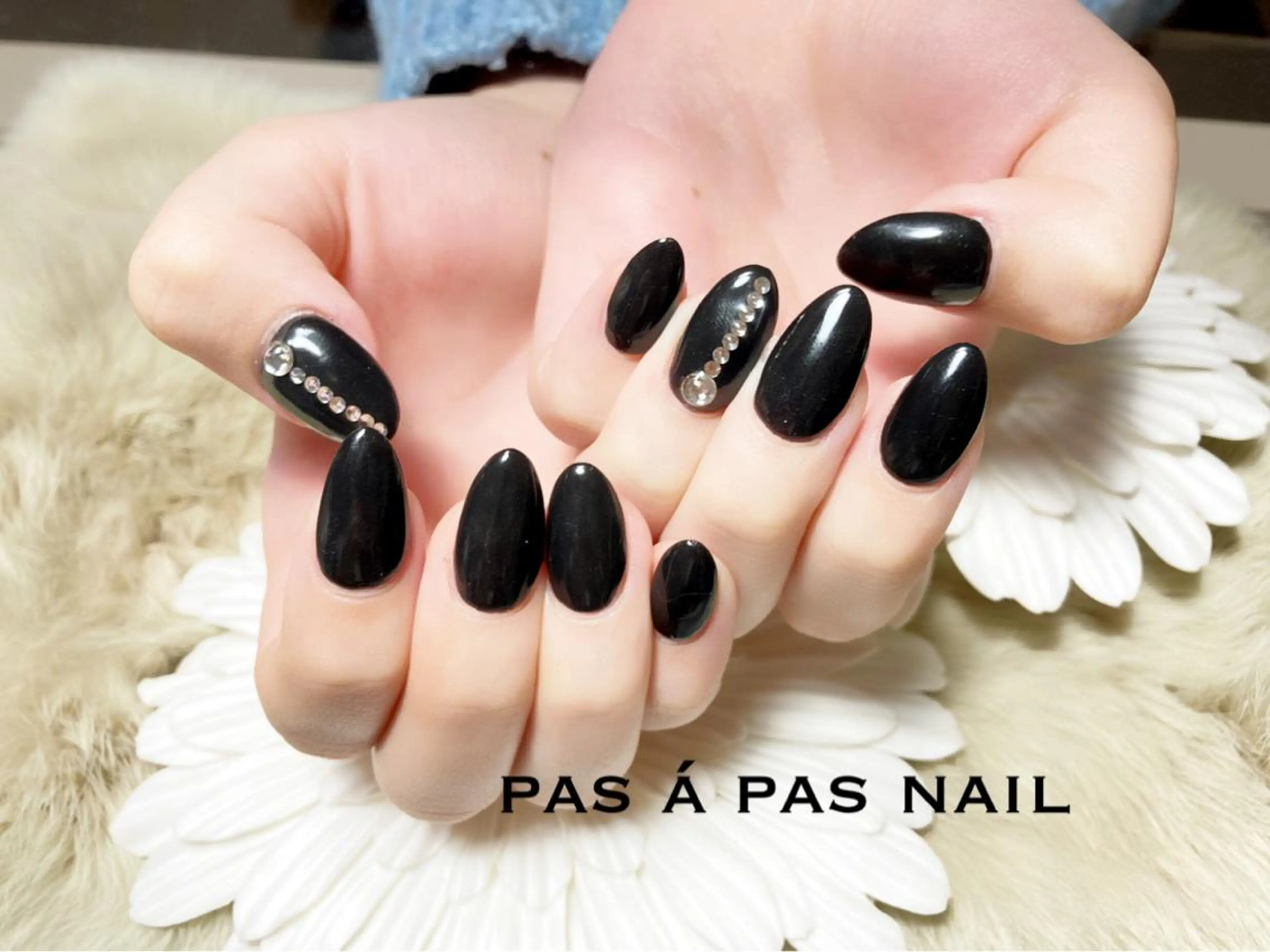 ネイル Yakko pas á pasのネイルデザイン